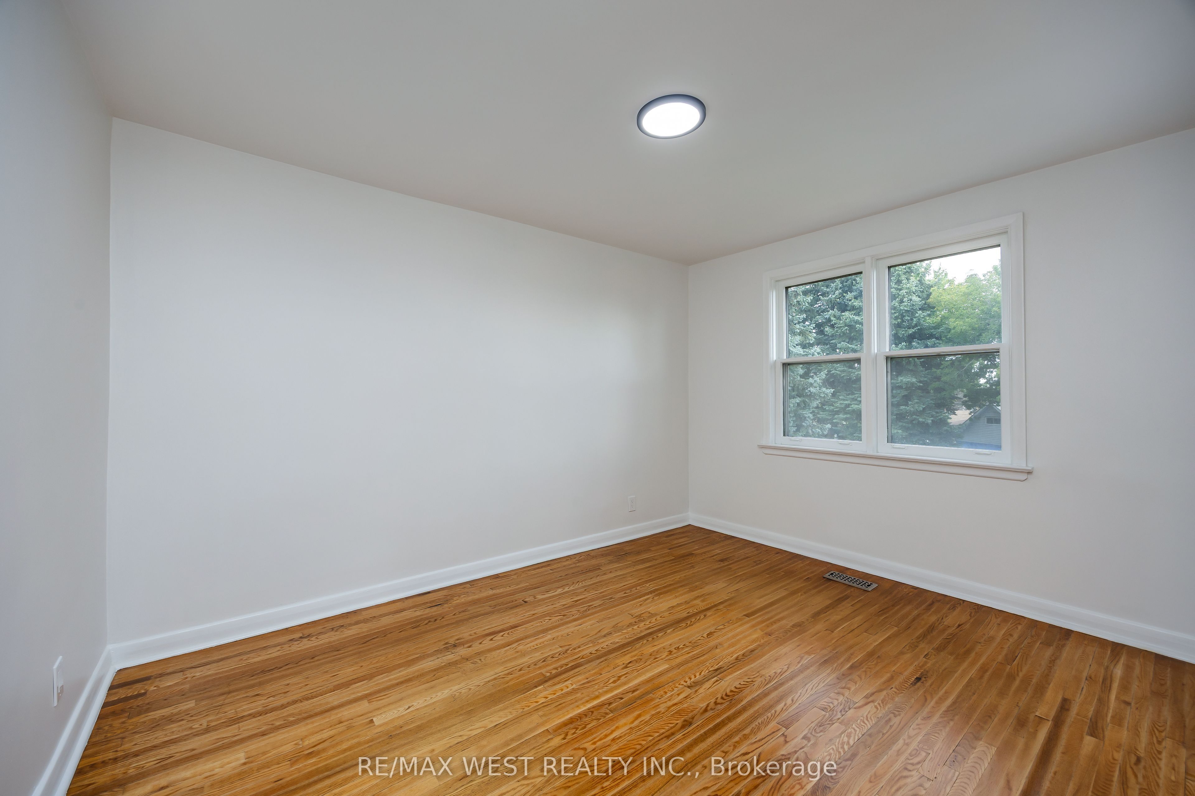 1331 Sharbot Street Property Photo 12