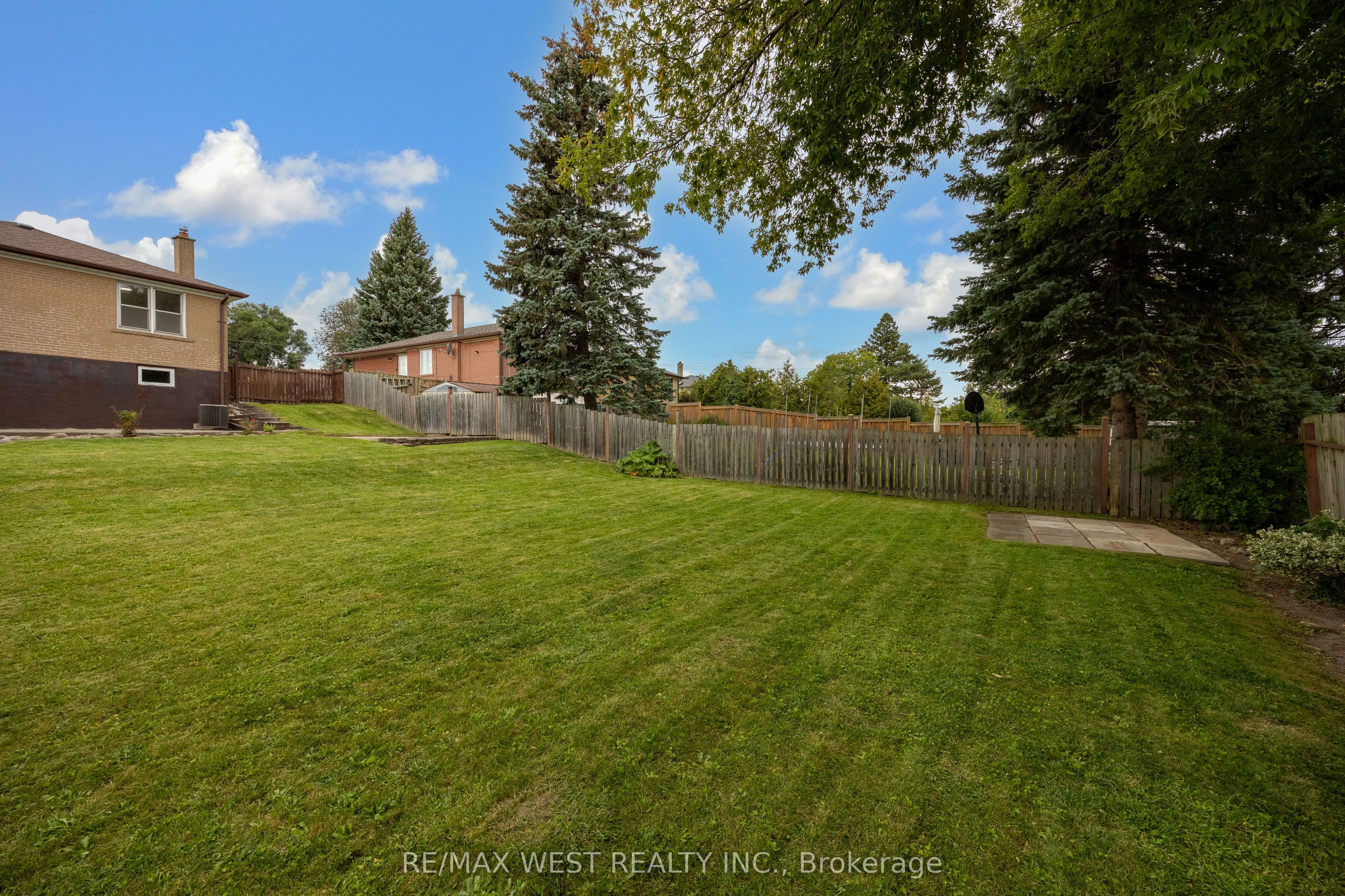 1331 Sharbot Street Property Photo 28