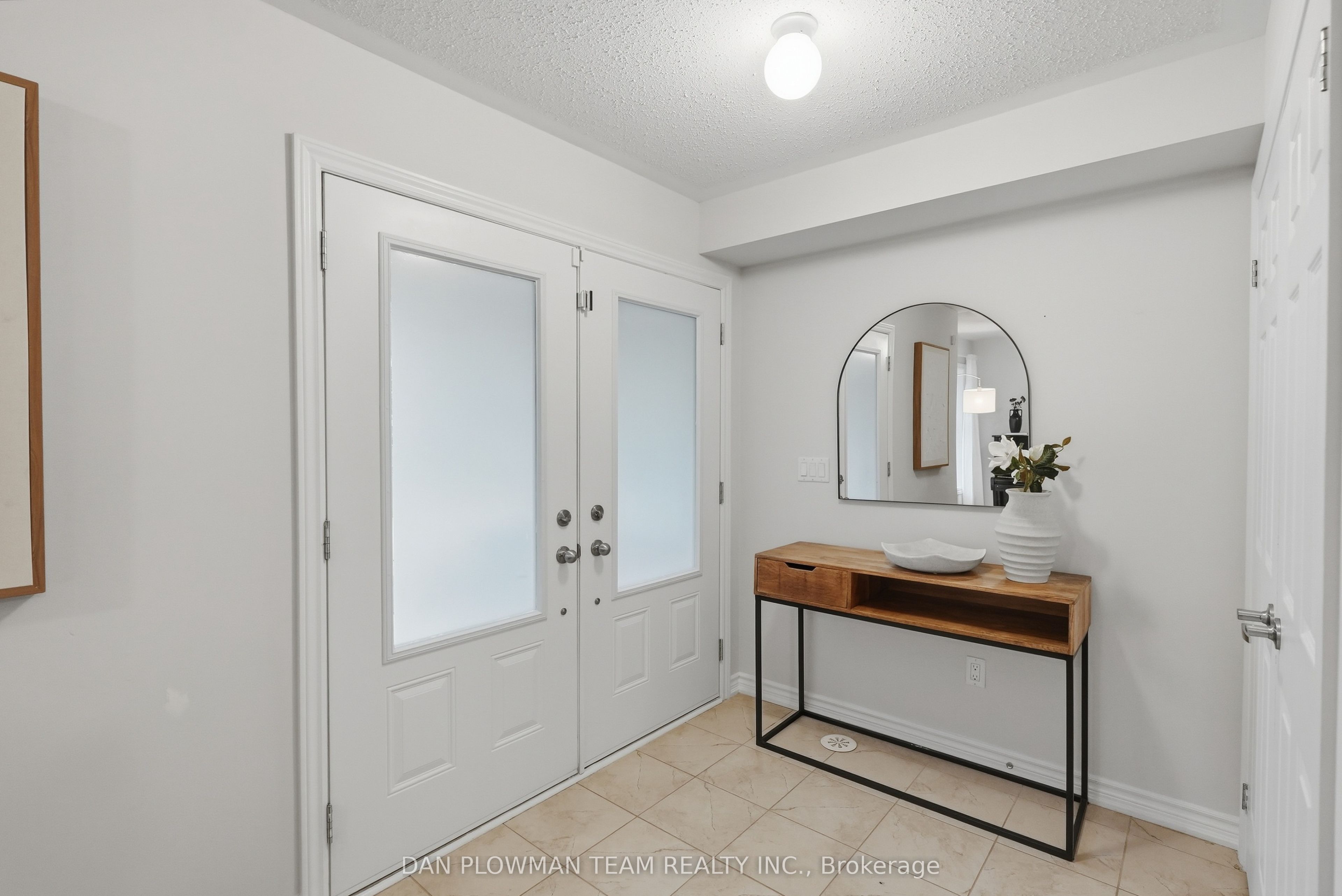 14 Cornerside Way Property Photo 3