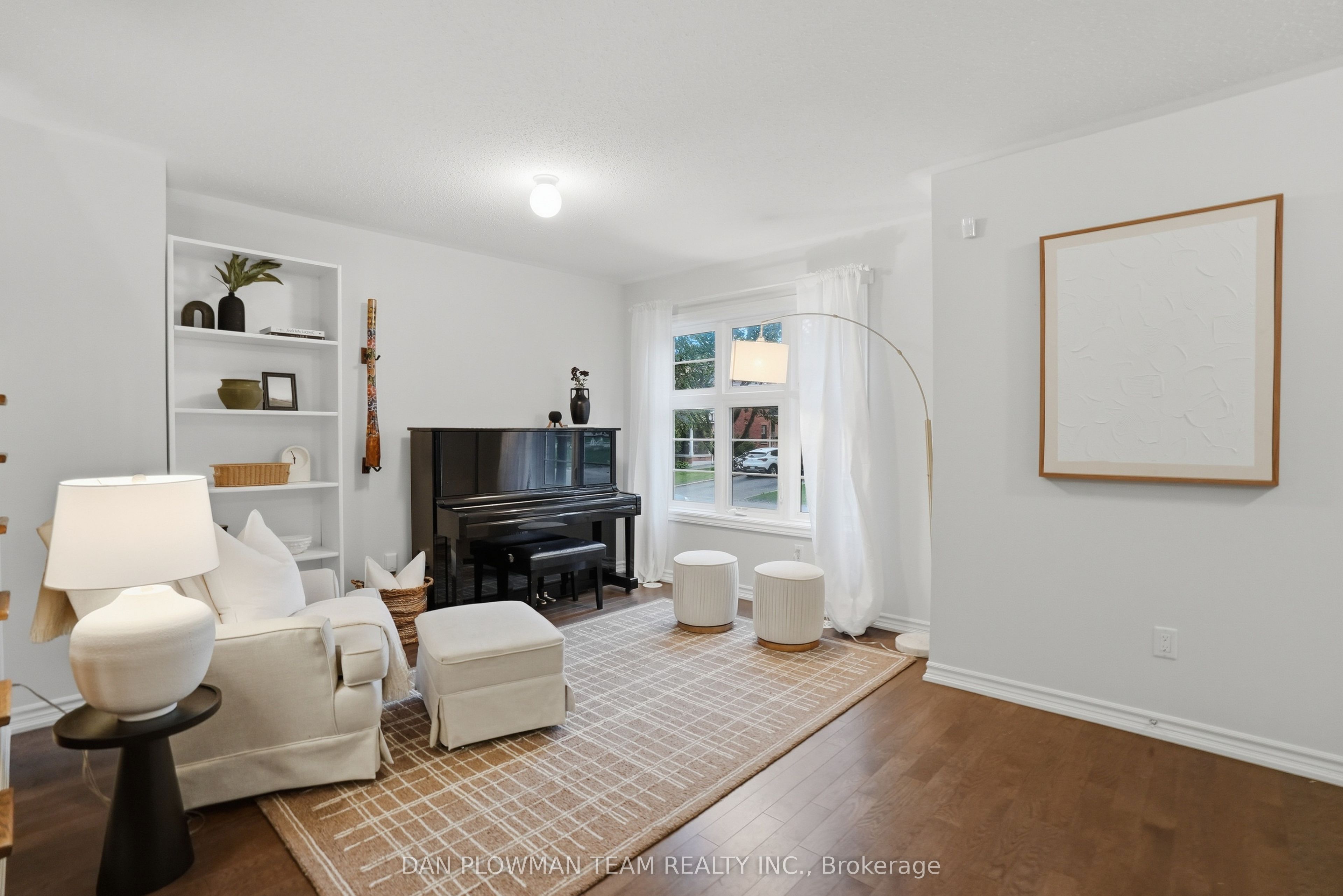 14 Cornerside Way Property Photo 4