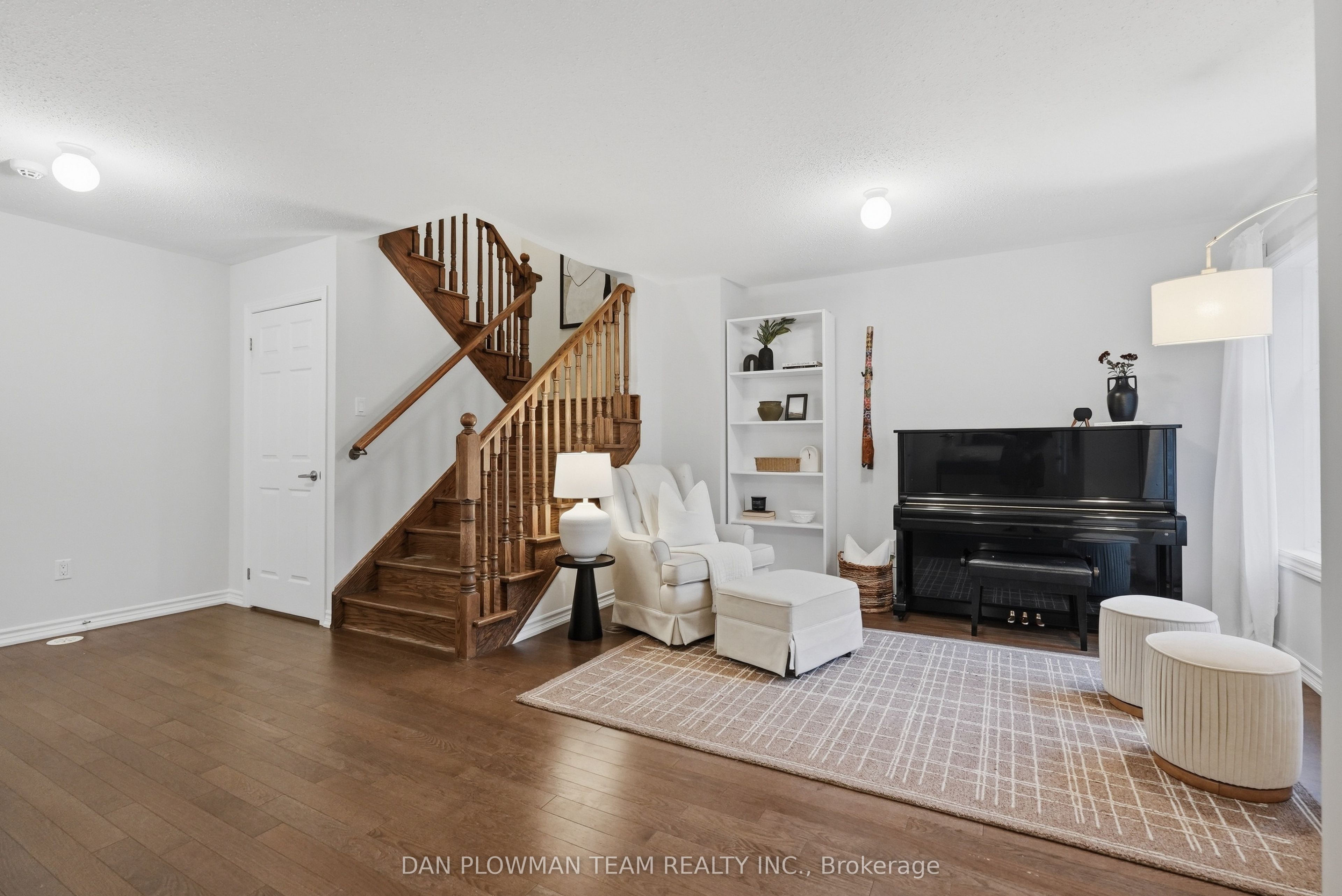 14 Cornerside Way Property Photo 5