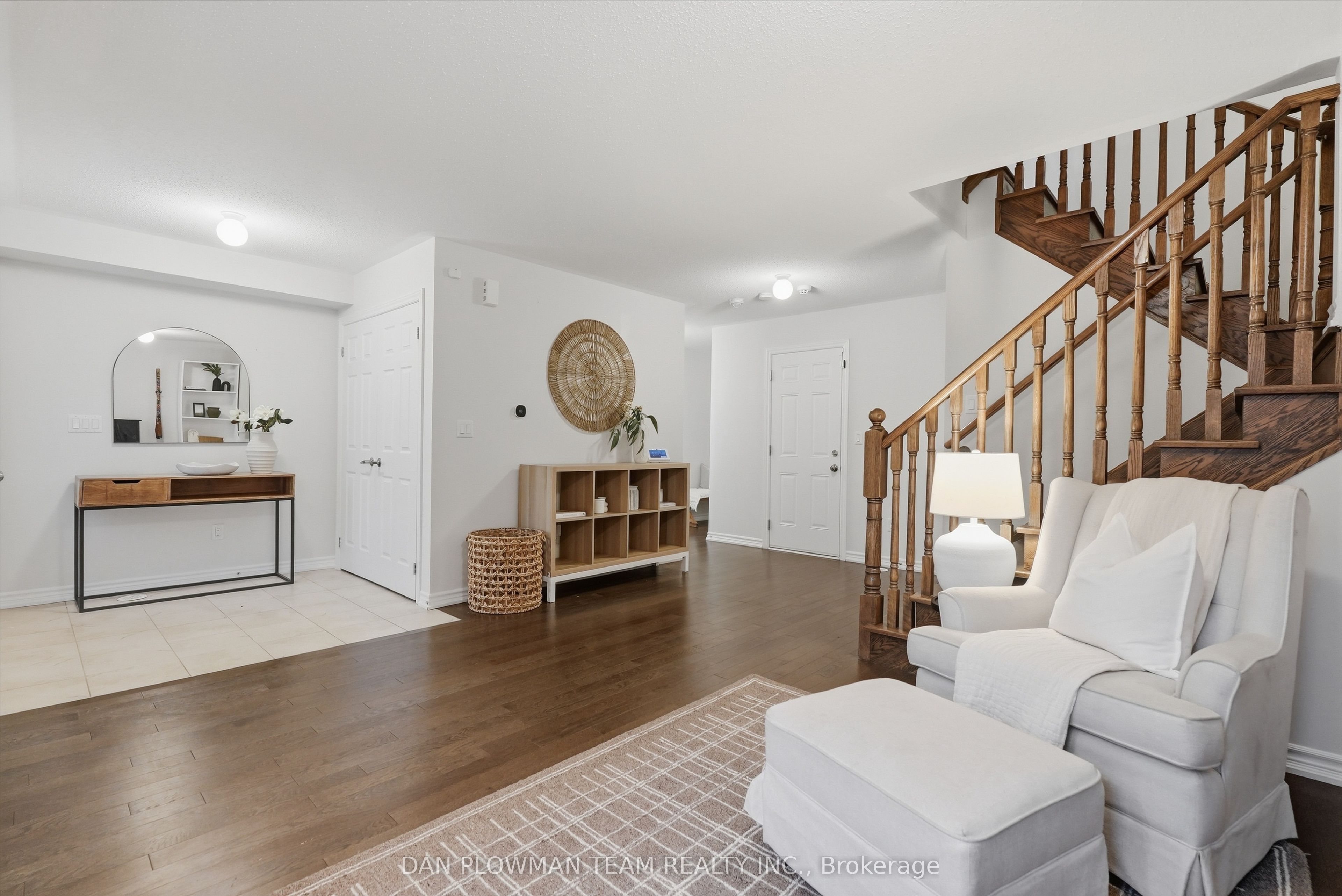 14 Cornerside Way Property Photo 6