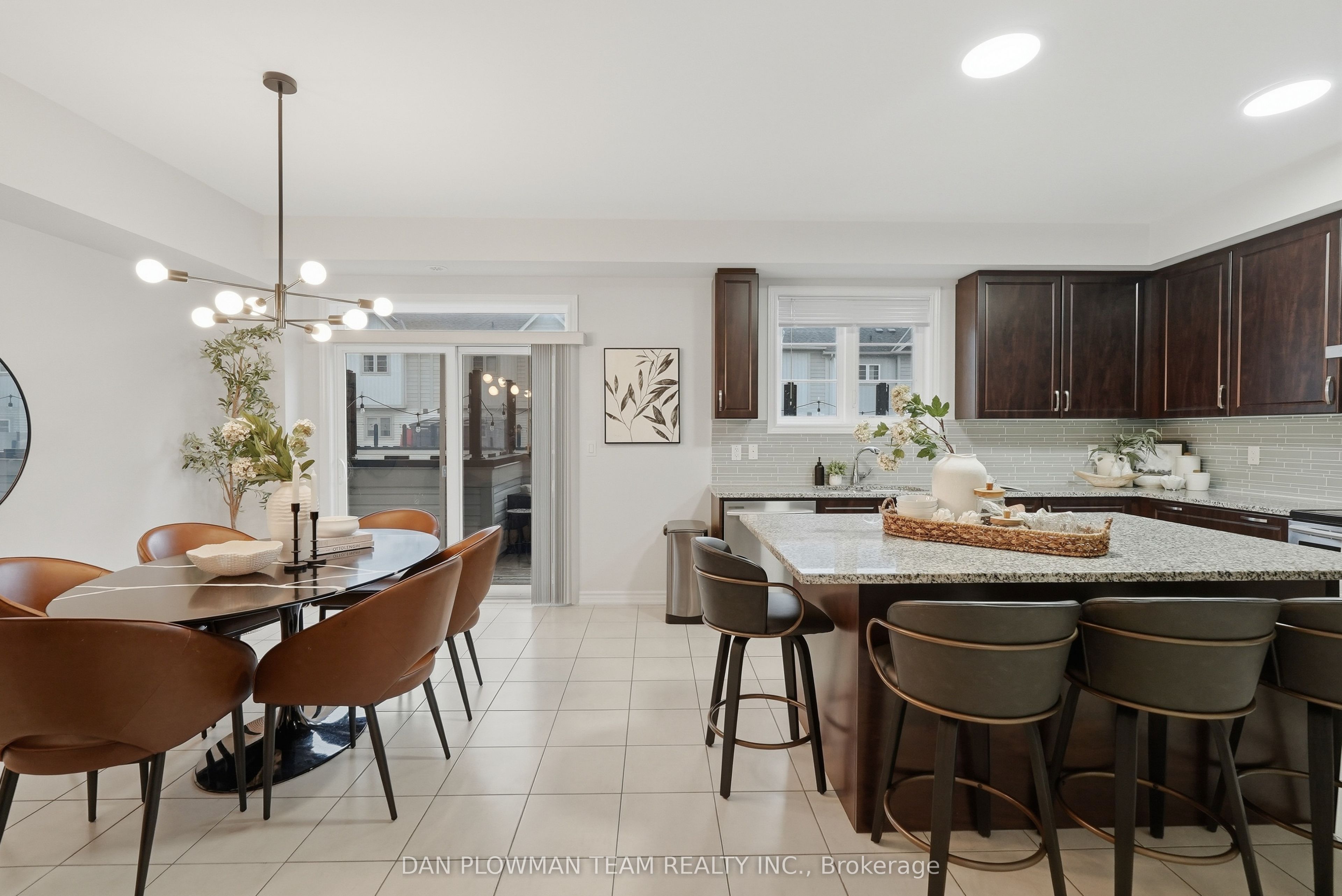 14 Cornerside Way Property Photo 16