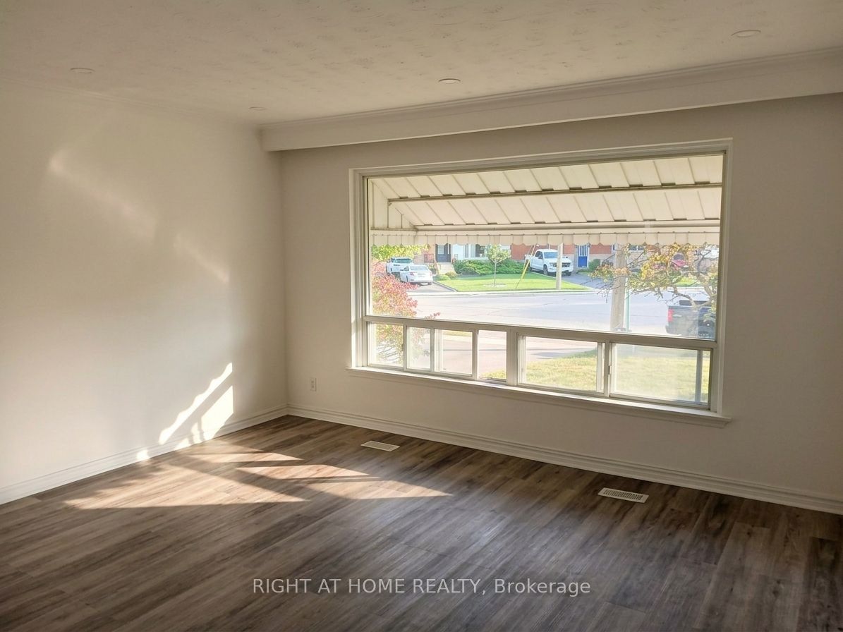 58 Deanvar Avenue Property Photo 4