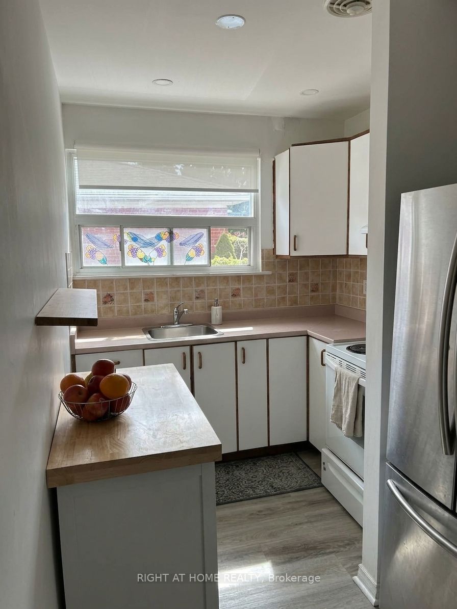 58 Deanvar Avenue Property Photo 7