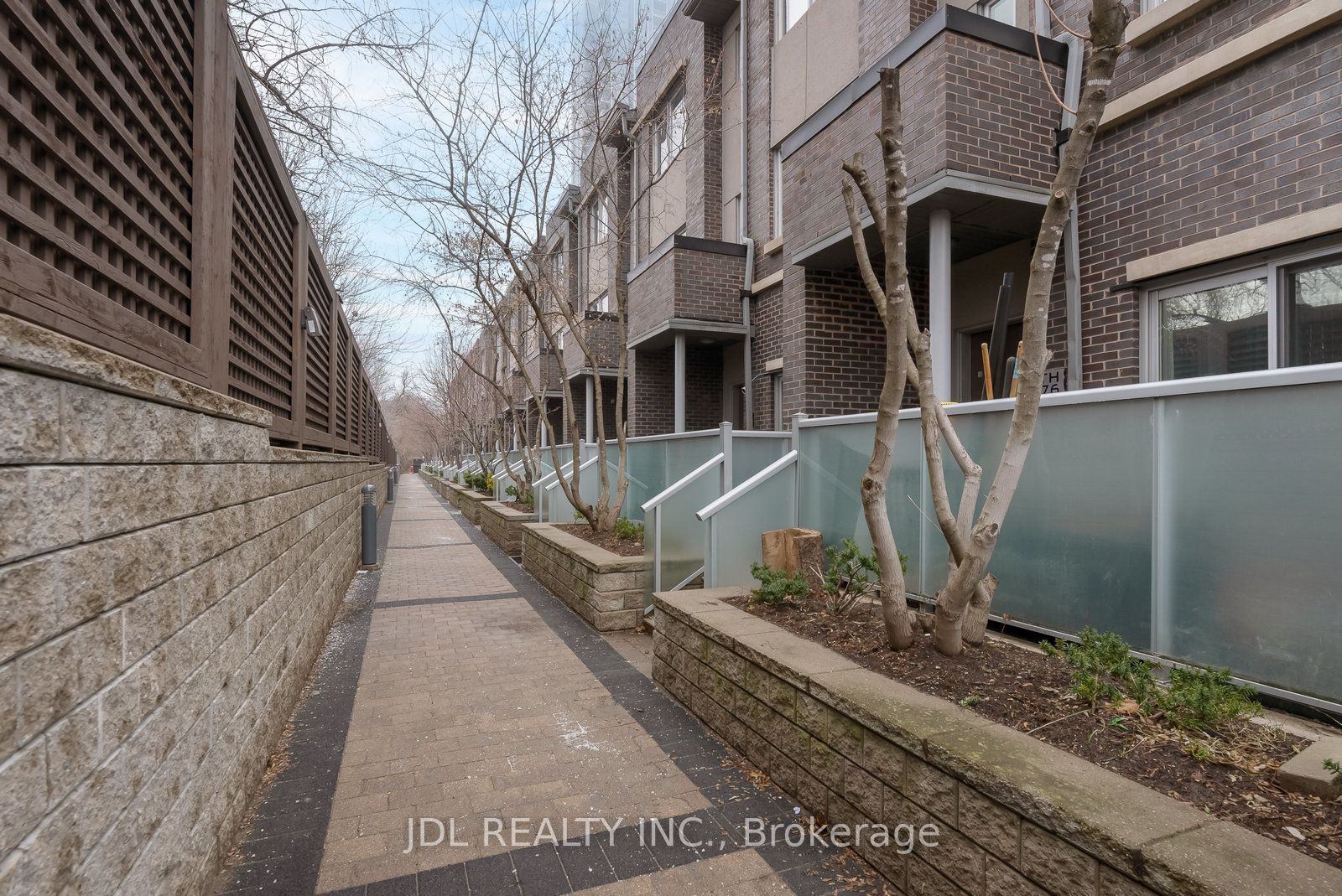 315 Village Green Square 76 Property Photo 4