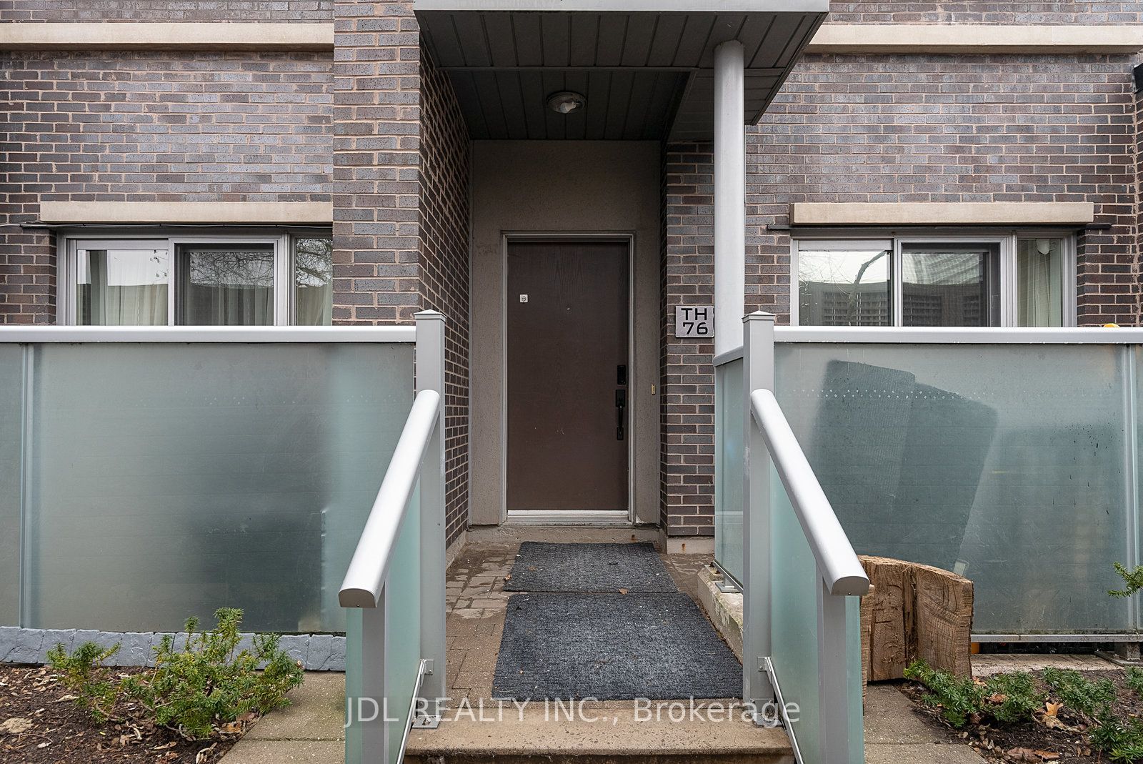 315 Village Green Square 76 Property Photo 6