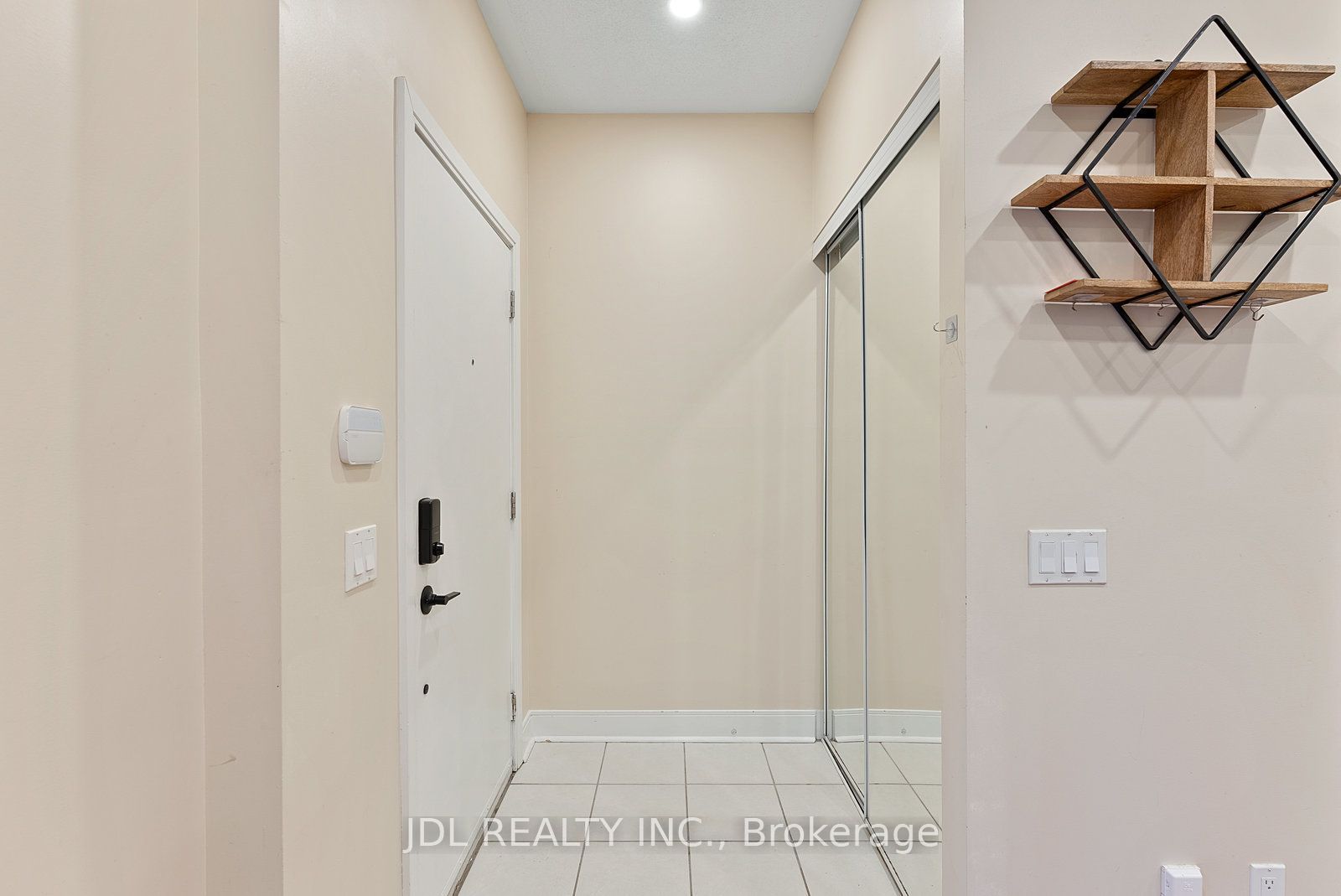 315 Village Green Square 76 Property Photo 8