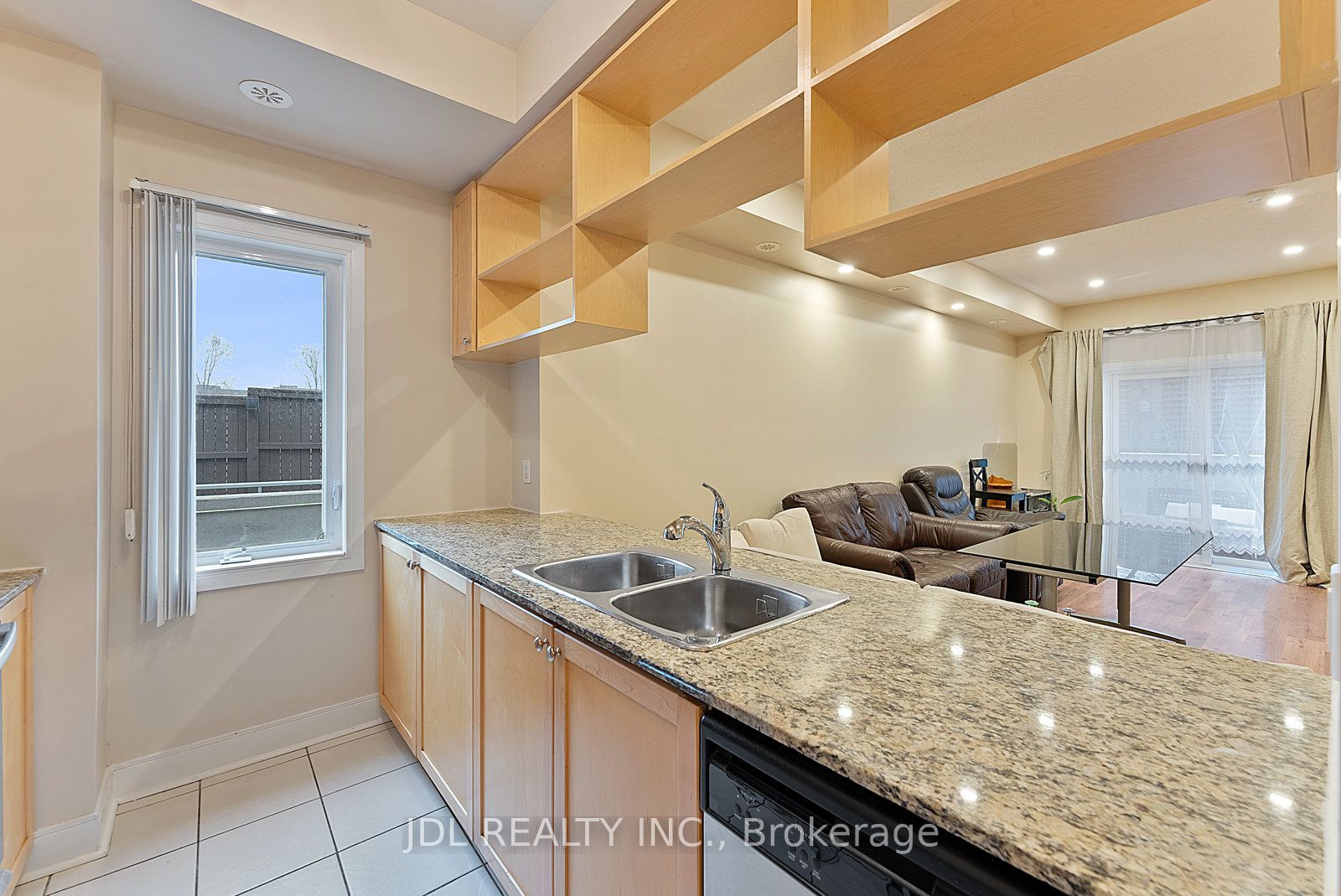 315 Village Green Square 76 Property Photo 14