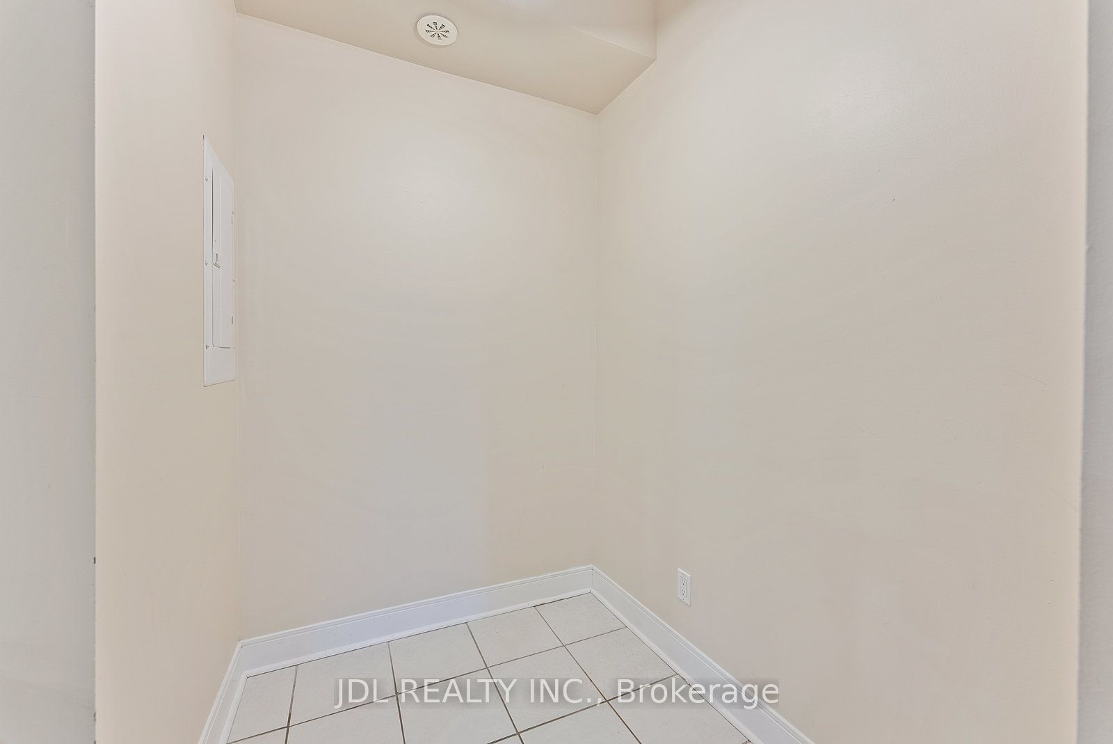 315 Village Green Square 76 Property Photo 17