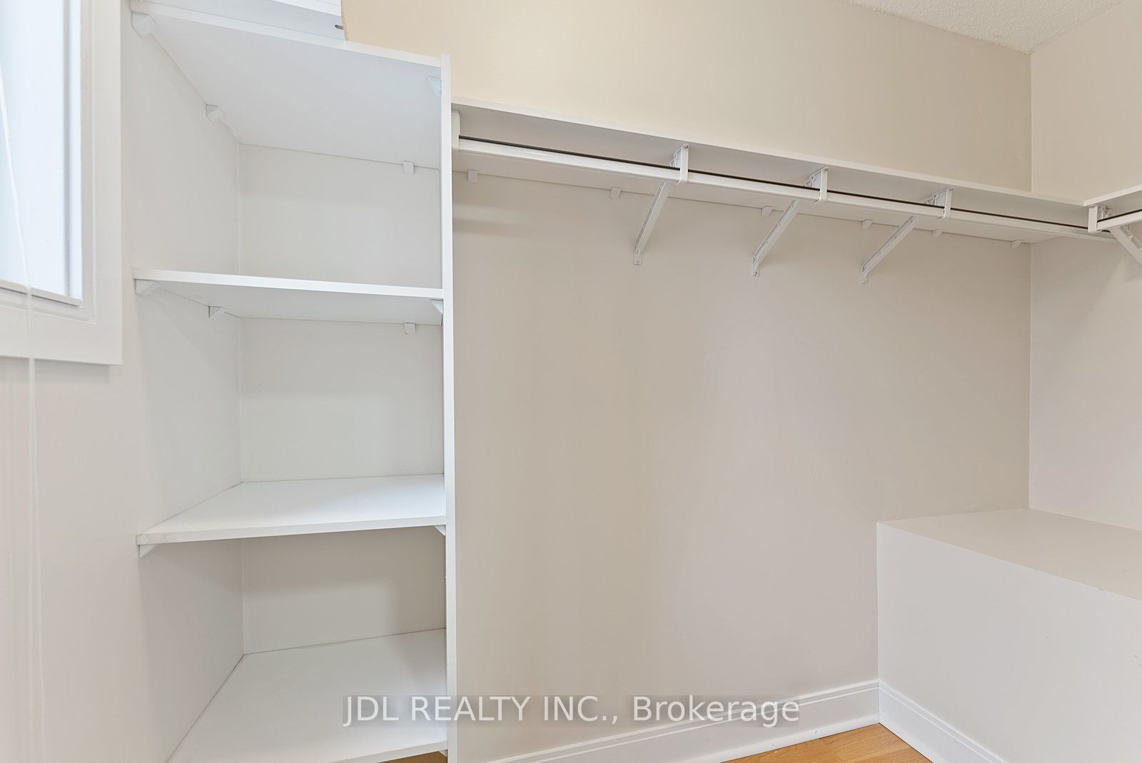 315 Village Green Square 76 Property Photo 29
