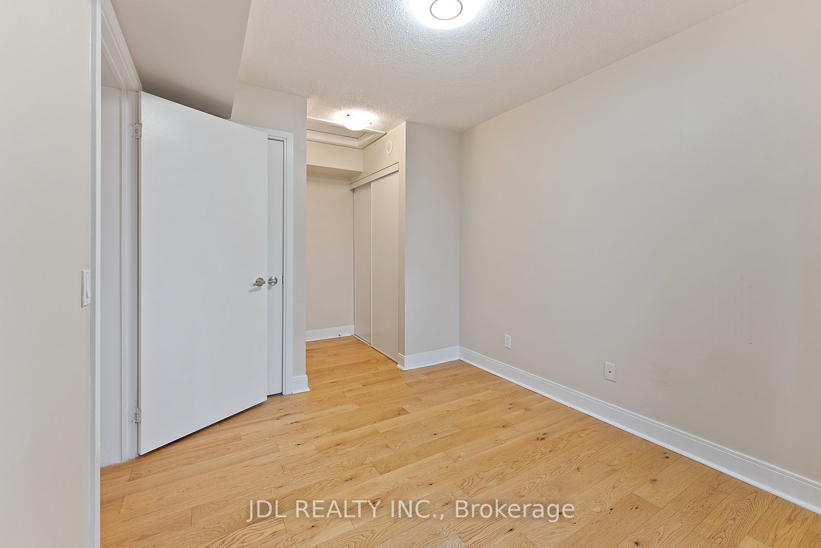 315 Village Green Square 76 Property Photo 38
