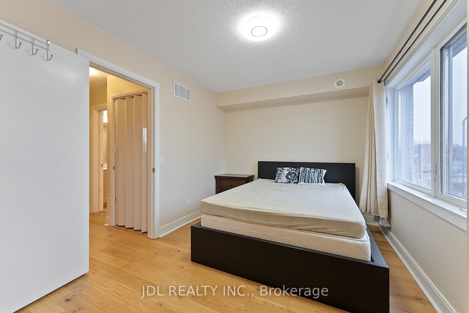 315 Village Green Square 76 Property Photo 41
