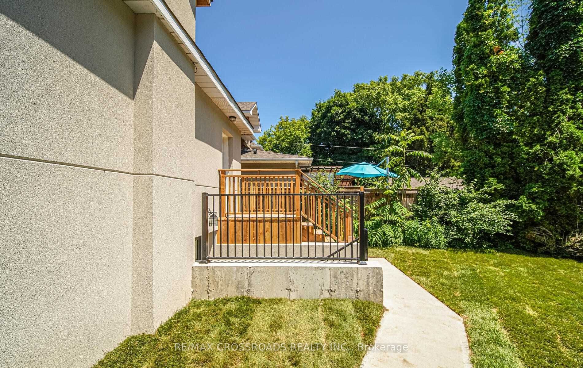 91 Mclaughlin Boulevard Lower Property Photo 8