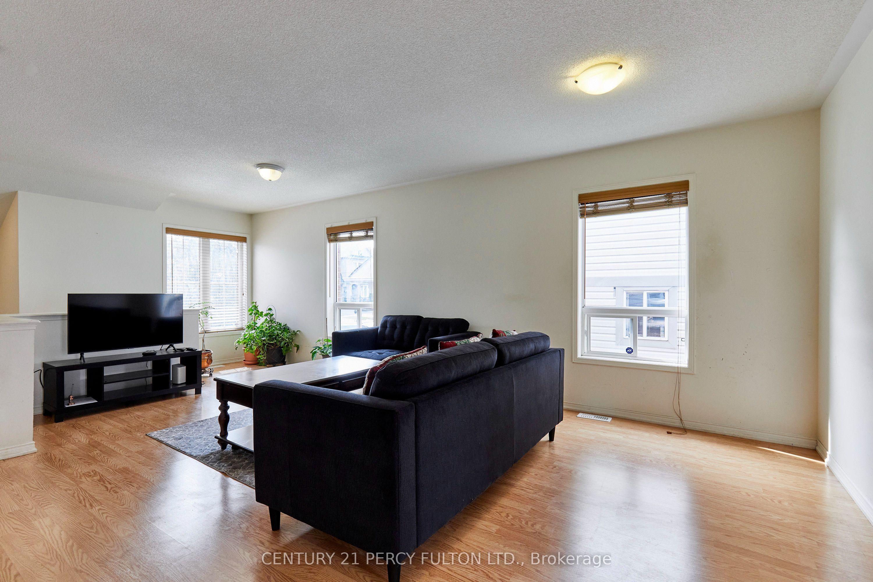 8 Knowles Street Property Photo 7