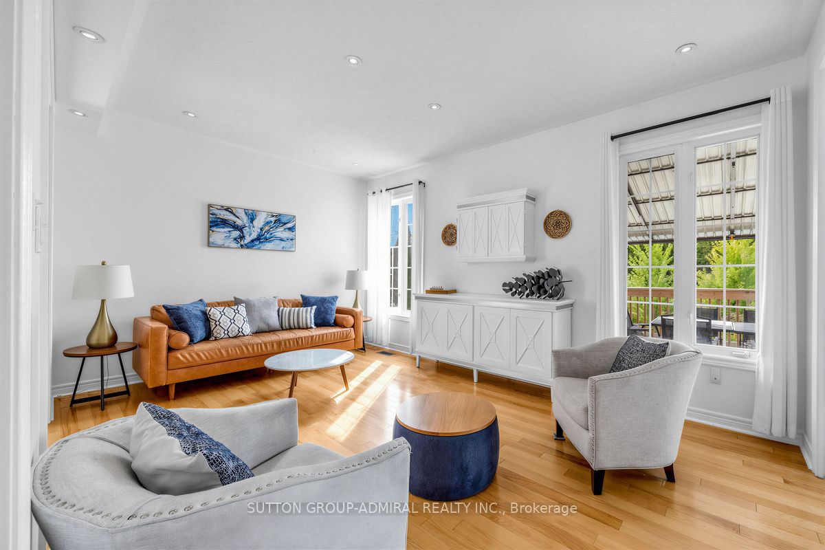12 Sherrington Drive W Property Photo 8