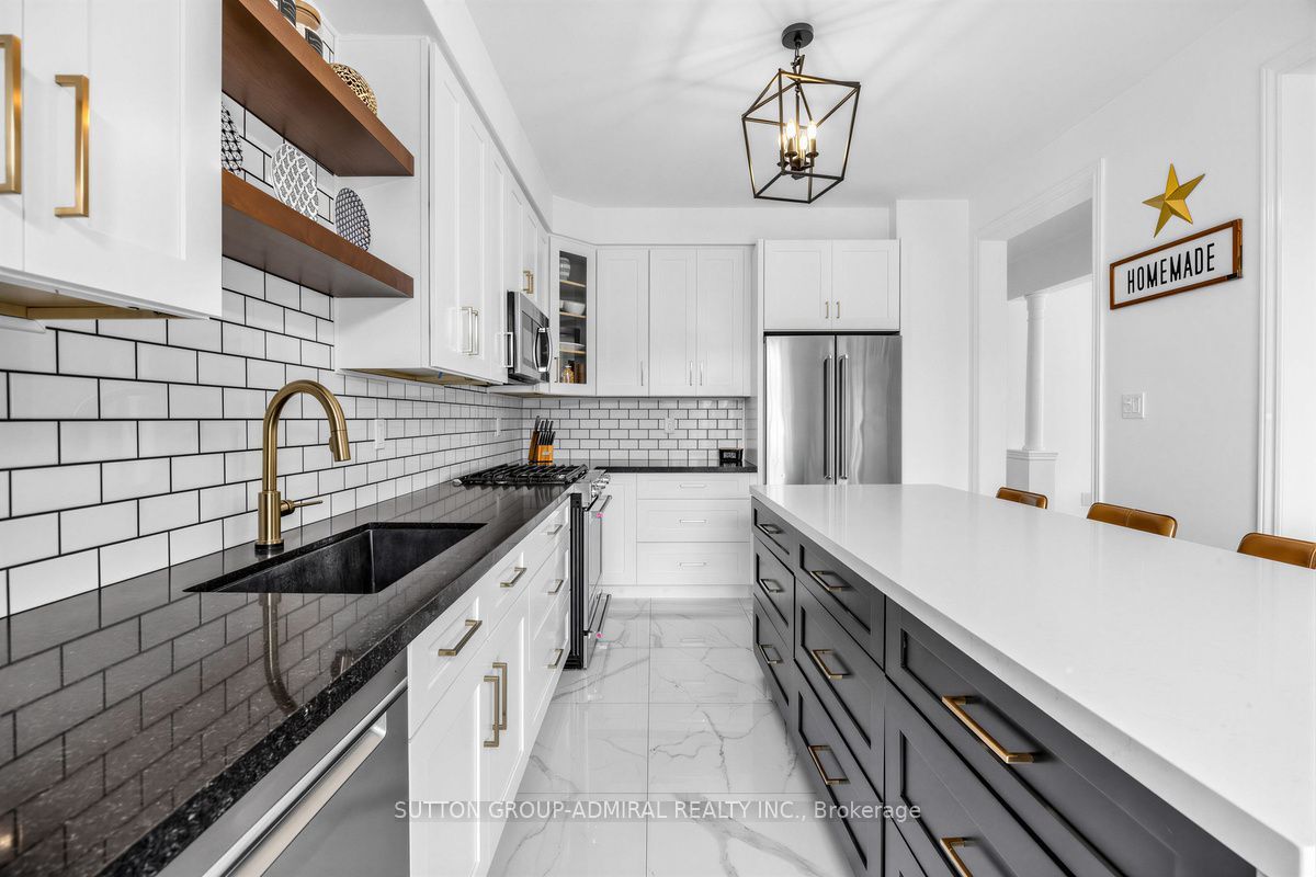 12 Sherrington Drive W Property Photo 12