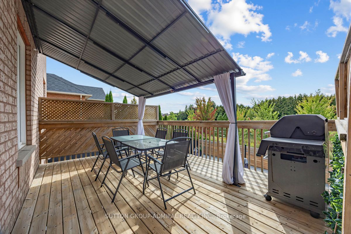 12 Sherrington Drive W Property Photo 14