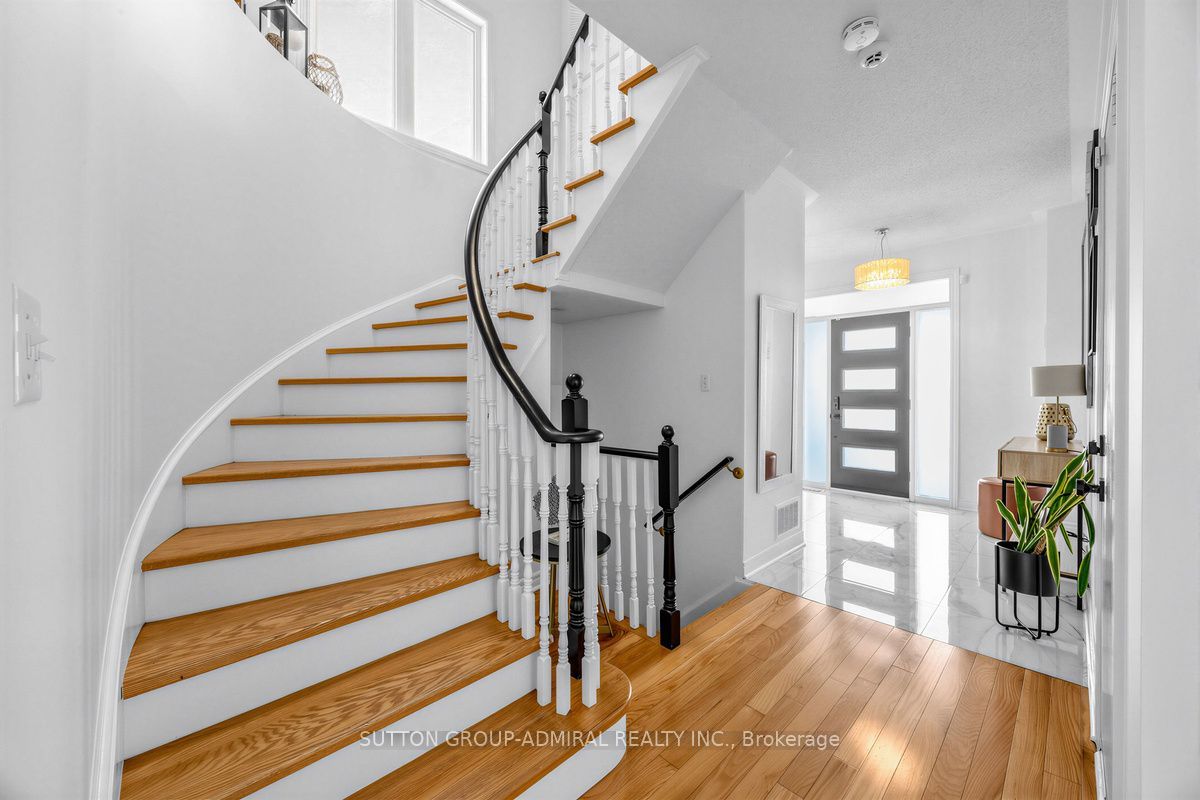12 Sherrington Drive W Property Photo 15