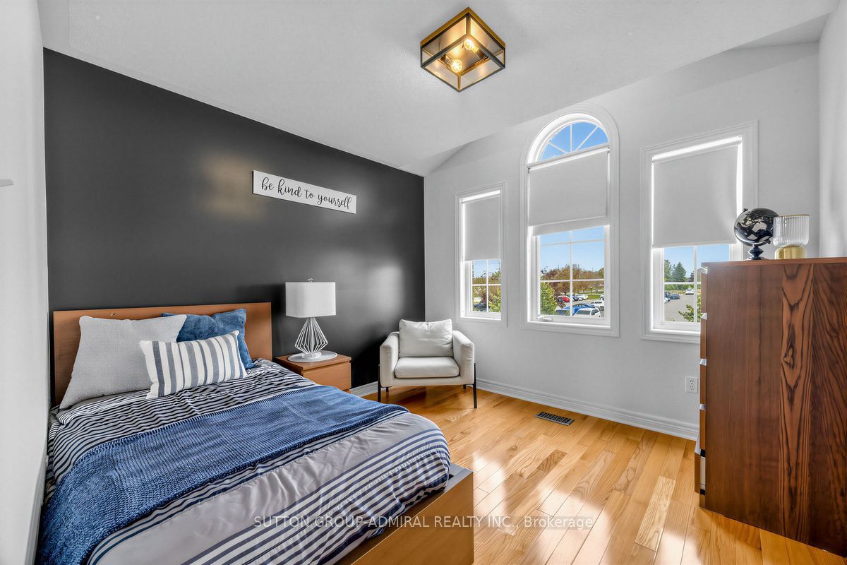 12 Sherrington Drive W Property Photo 16