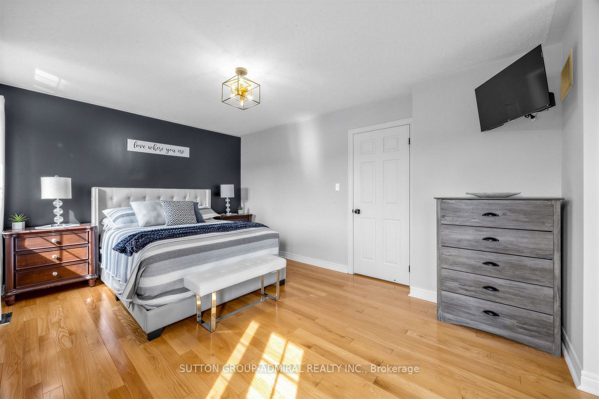 12 Sherrington Drive W Property Photo 17