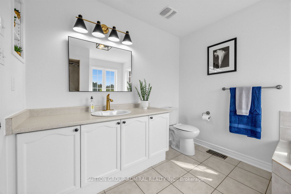 12 Sherrington Drive W Property Photo 18