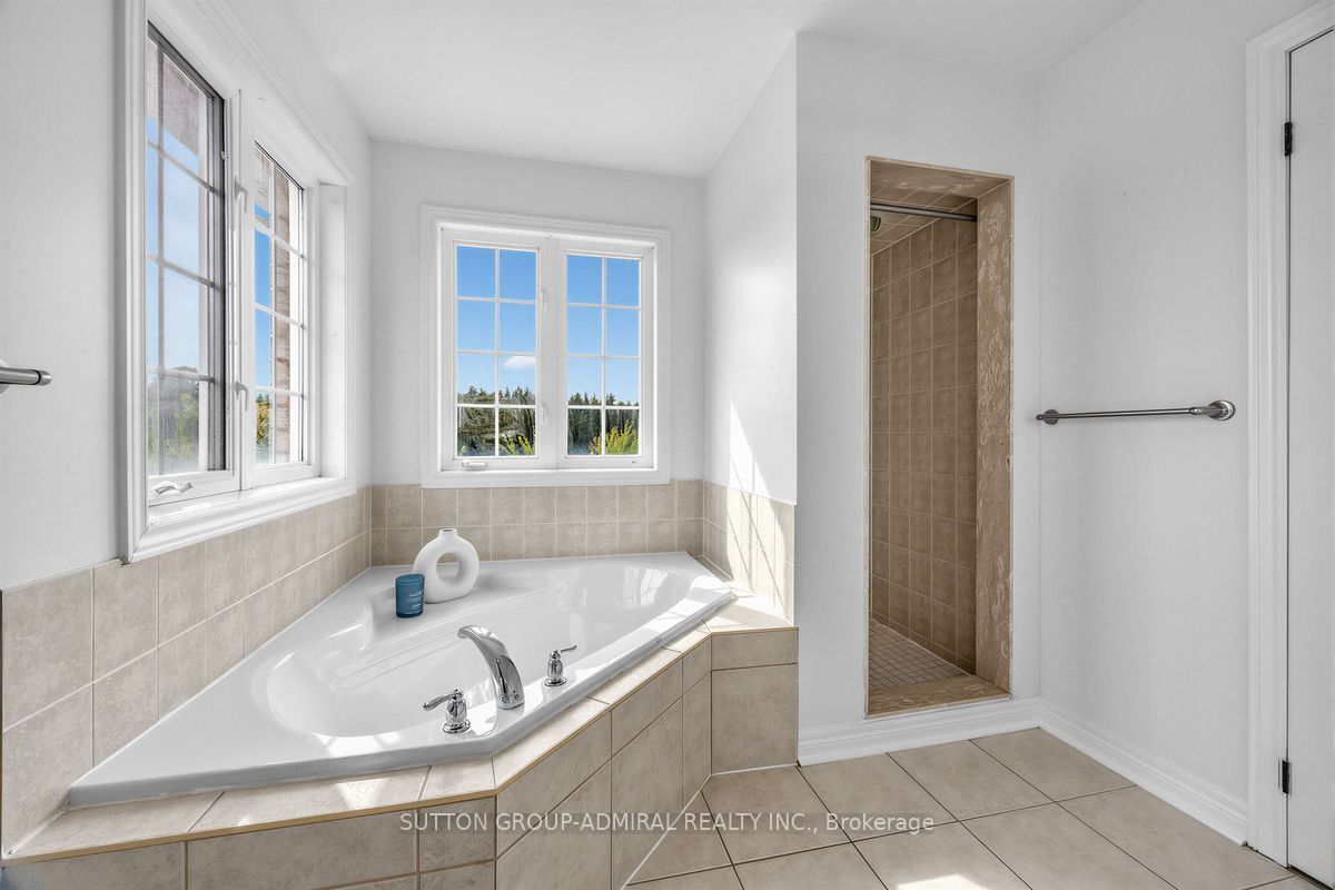 12 Sherrington Drive W Property Photo 19