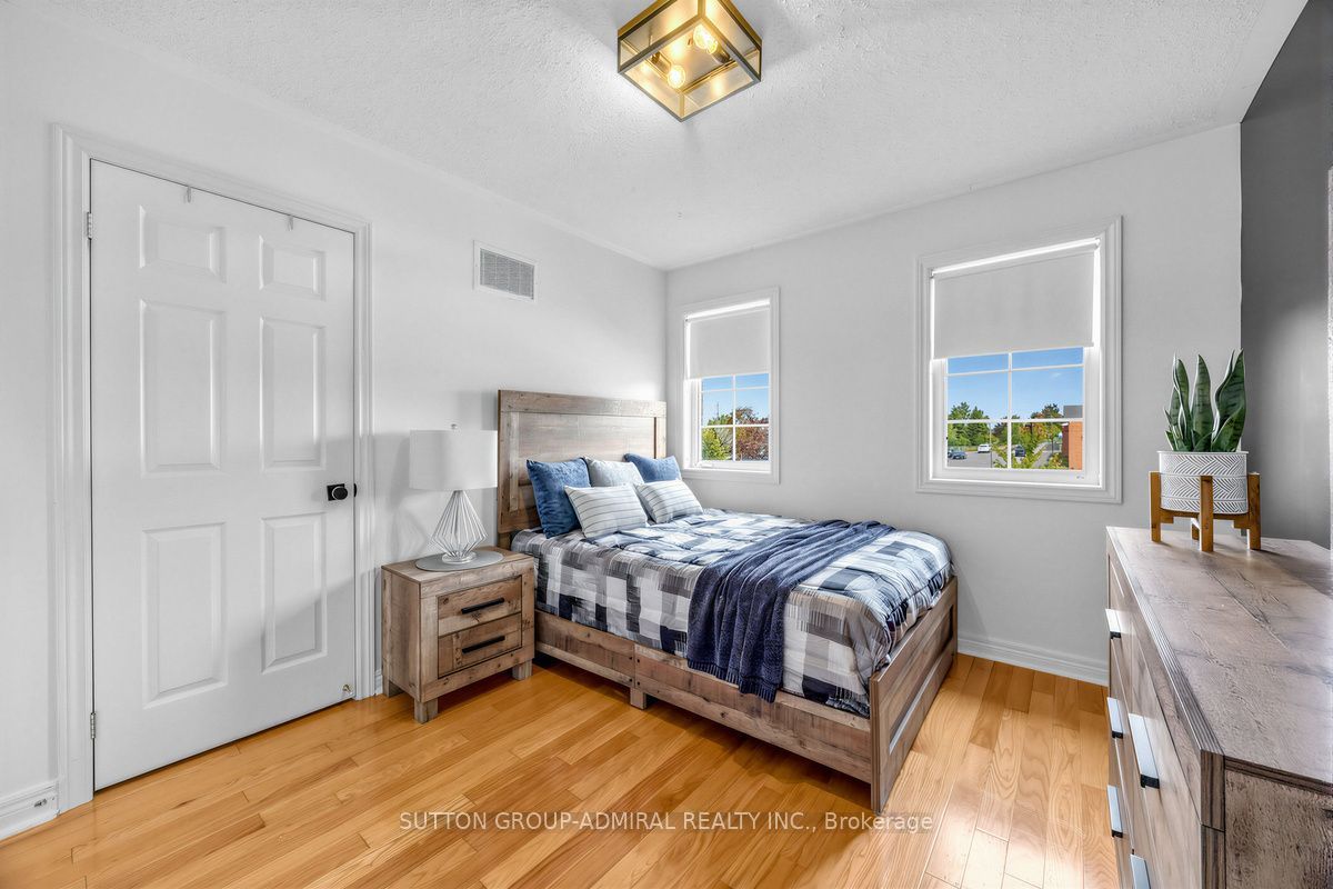 12 Sherrington Drive W Property Photo 20