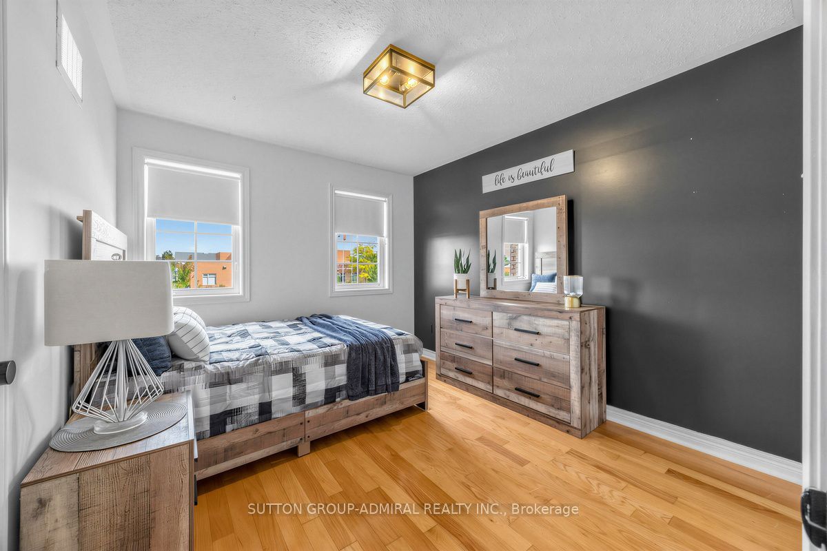 12 Sherrington Drive W Property Photo 21