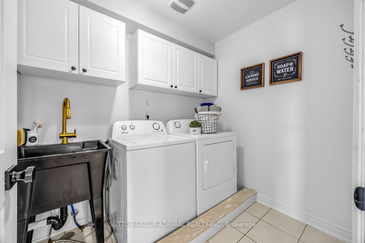 12 Sherrington Drive W Property Photo 24