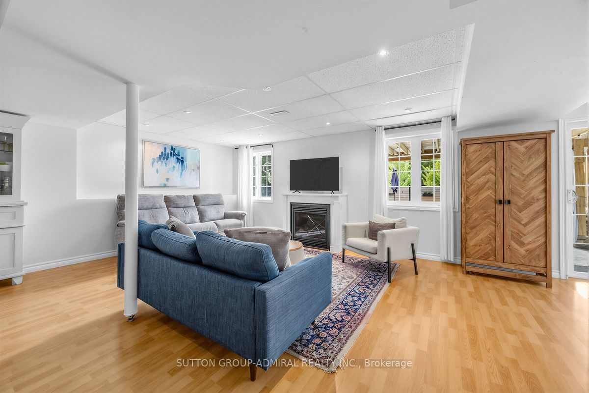 12 Sherrington Drive W Property Photo 26