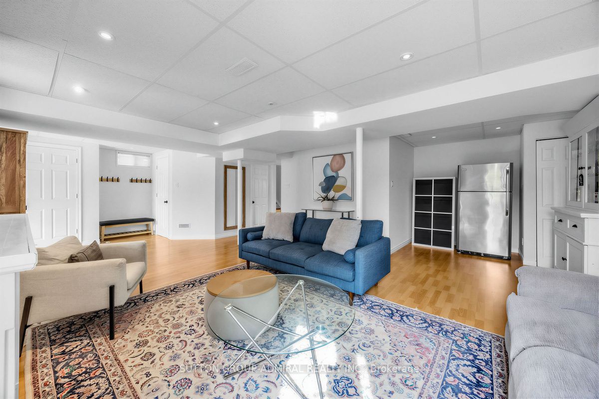 12 Sherrington Drive W Property Photo 27