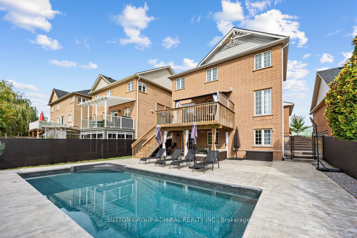 12 Sherrington Drive W Property Photo 30