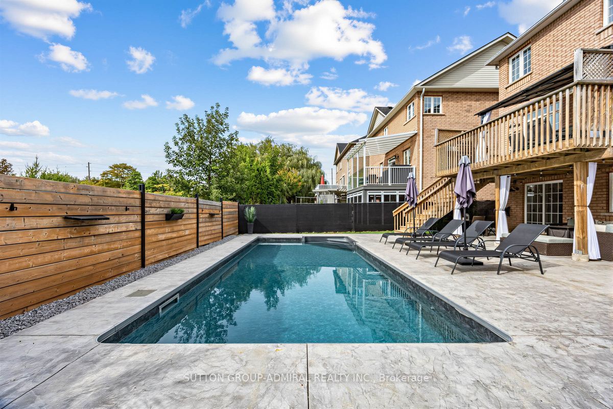12 Sherrington Drive W Property Photo 31