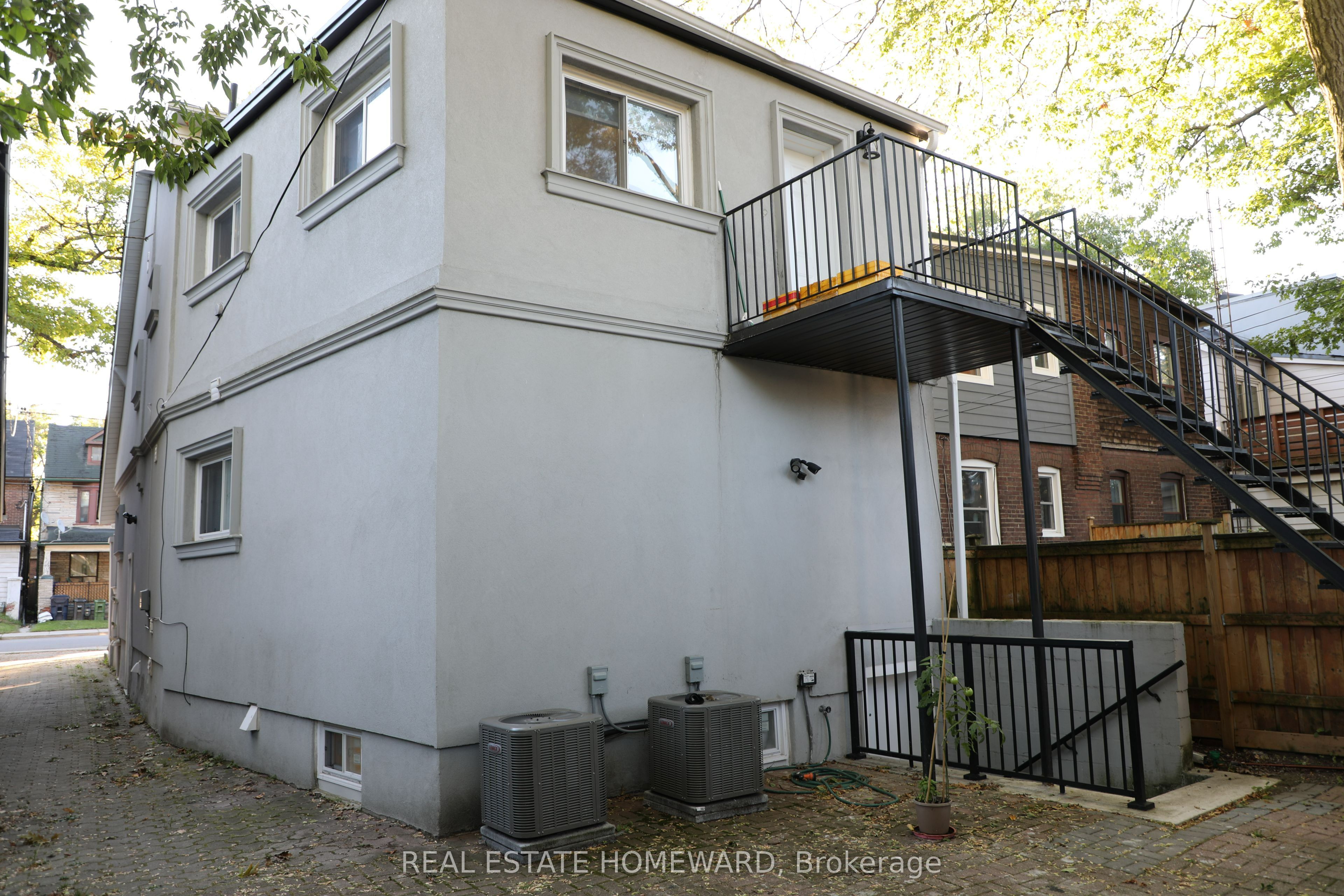 434 Victoria Park Avenue Property Photo 3