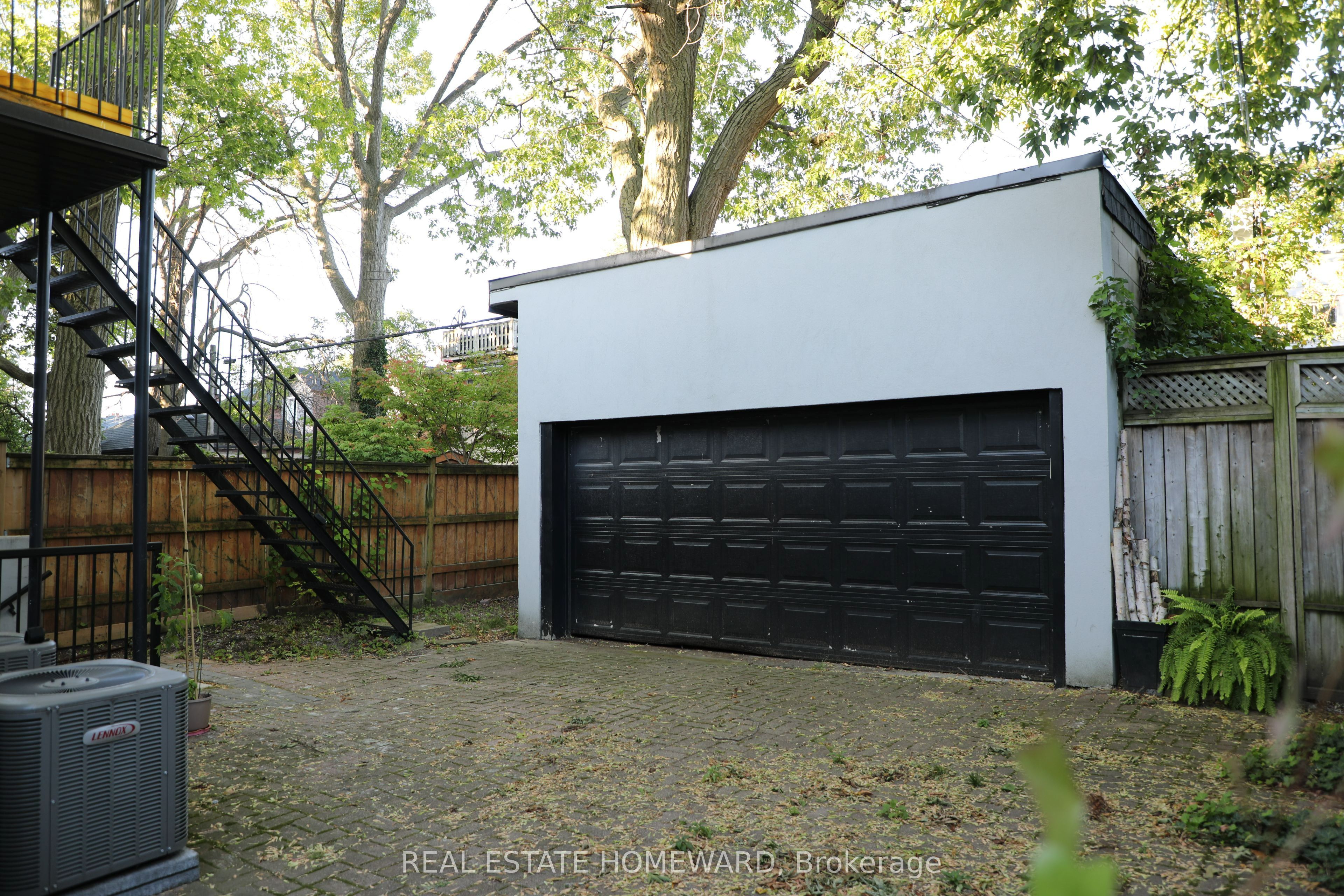 434 Victoria Park Avenue Property Photo 4