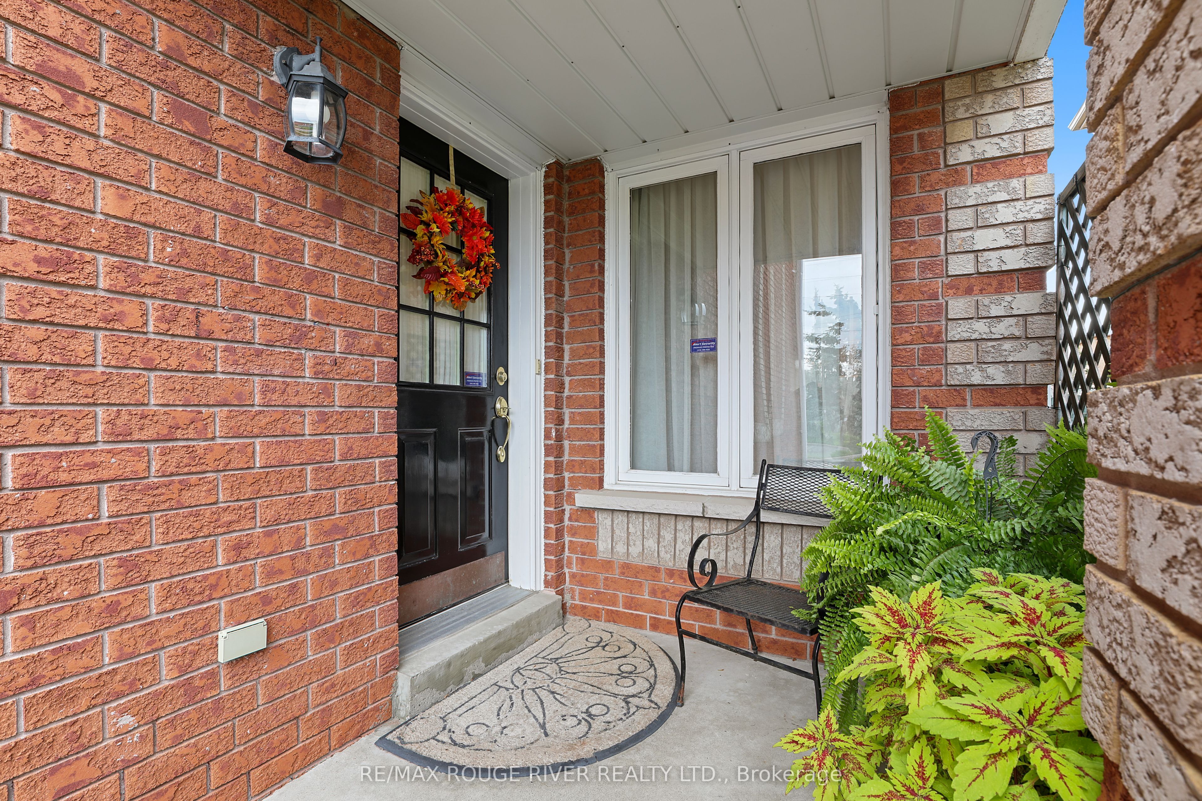1543 Otonabee Drive Property Photo 3