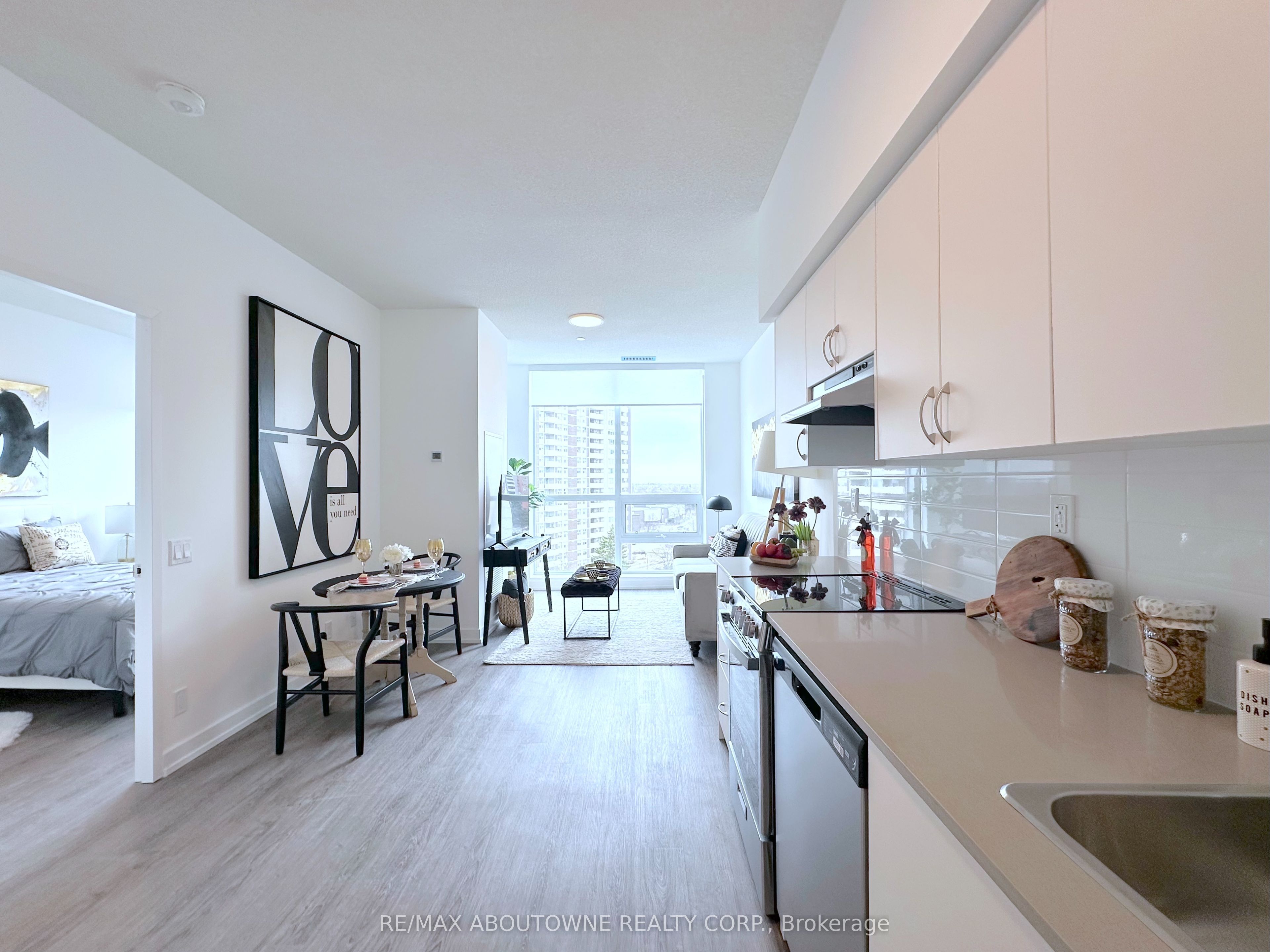 2 River Plate Street 1406 Property Photo 2