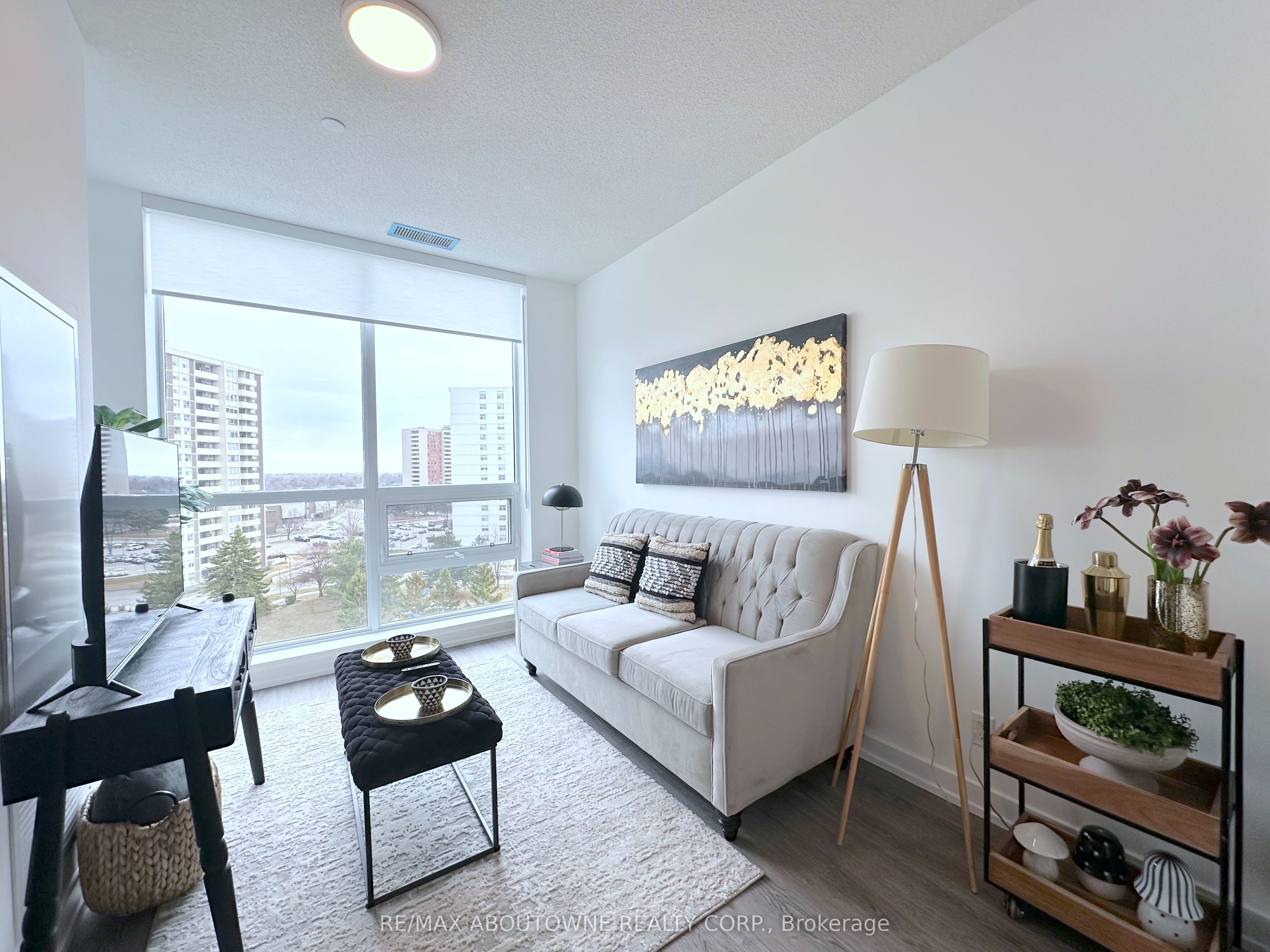 2 River Plate Street 1406 Property Photo 6