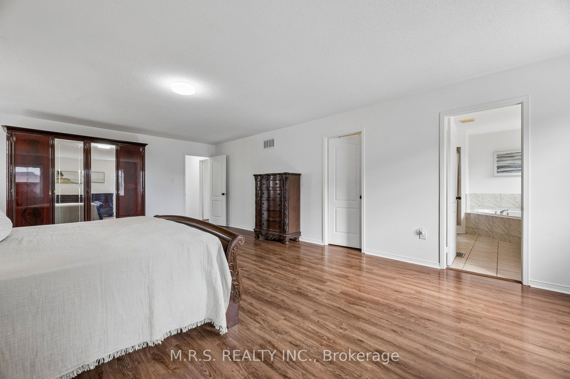 1408 Aldergrove Court Property Photo 29
