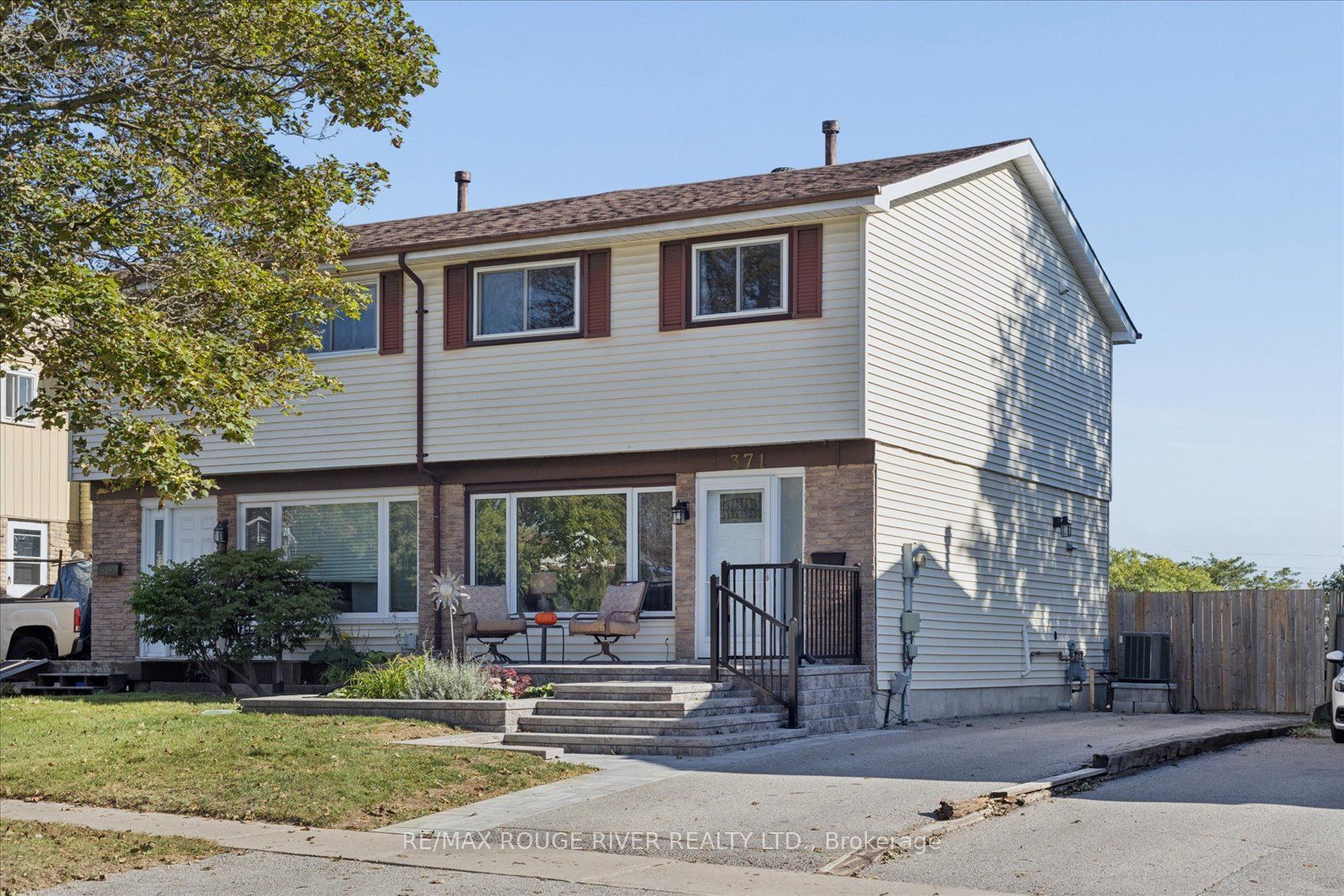371 Ormond Drive Property Photo 1