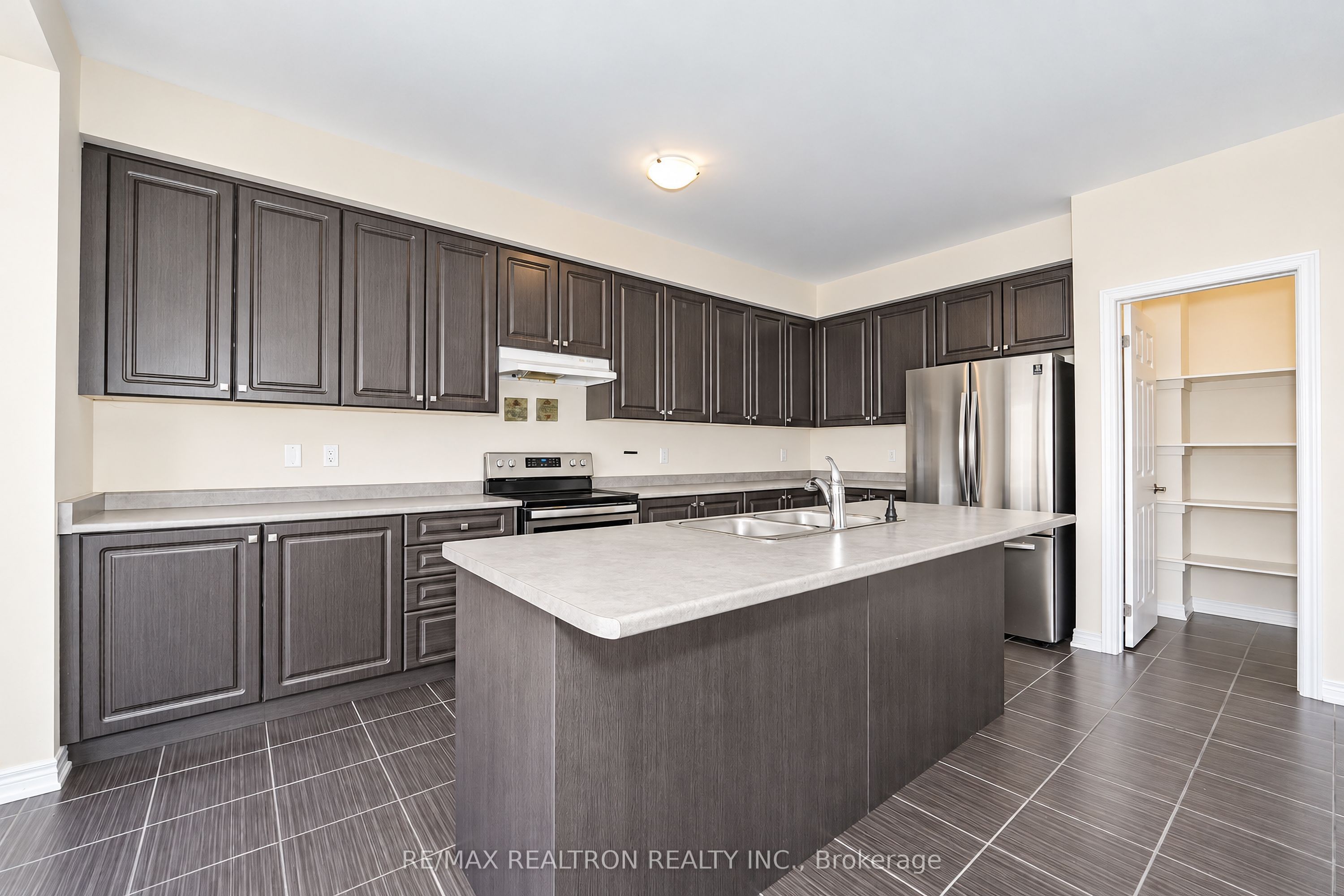 2431 Hibiscus Drive Property Photo 12