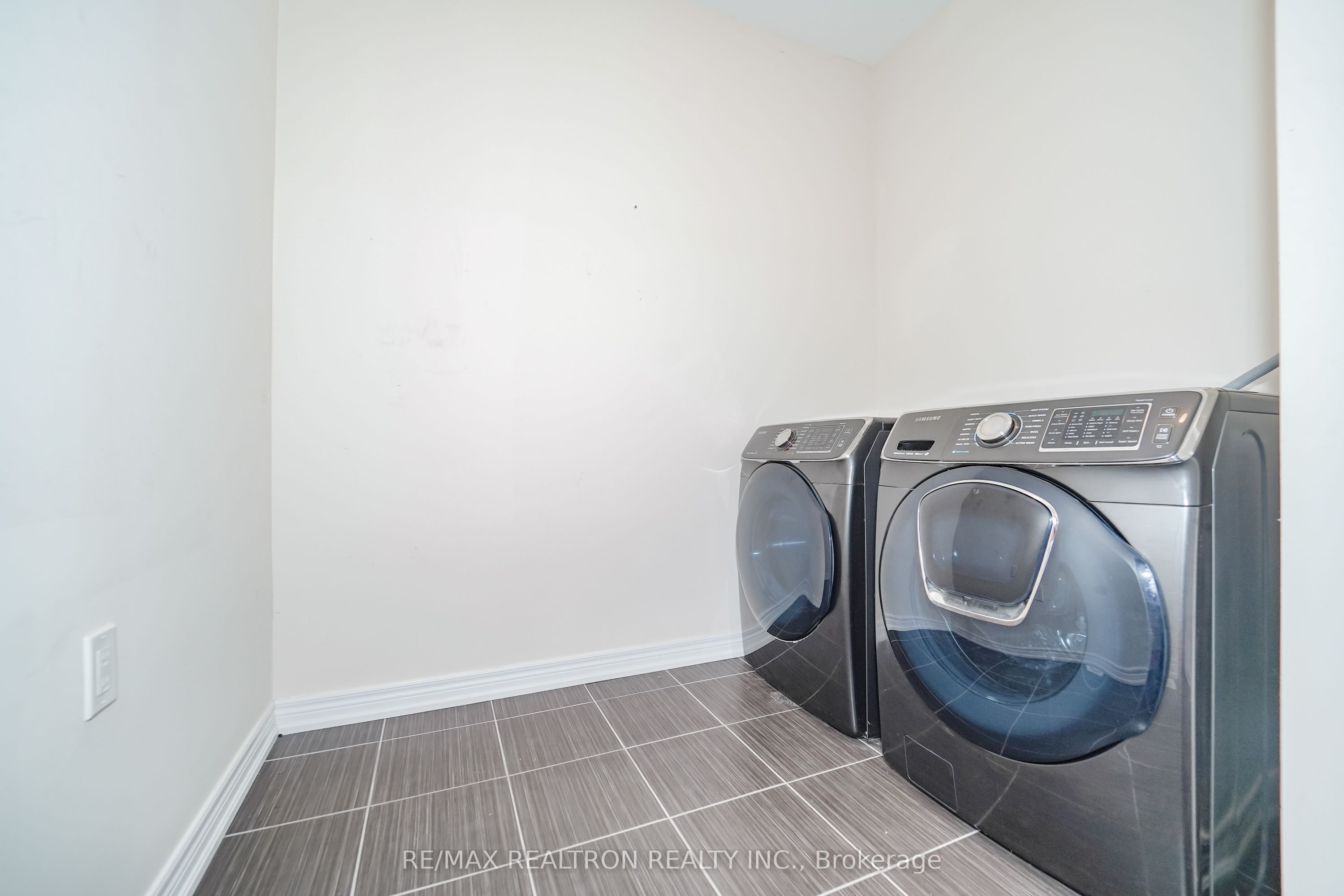 2431 Hibiscus Drive Property Photo 14