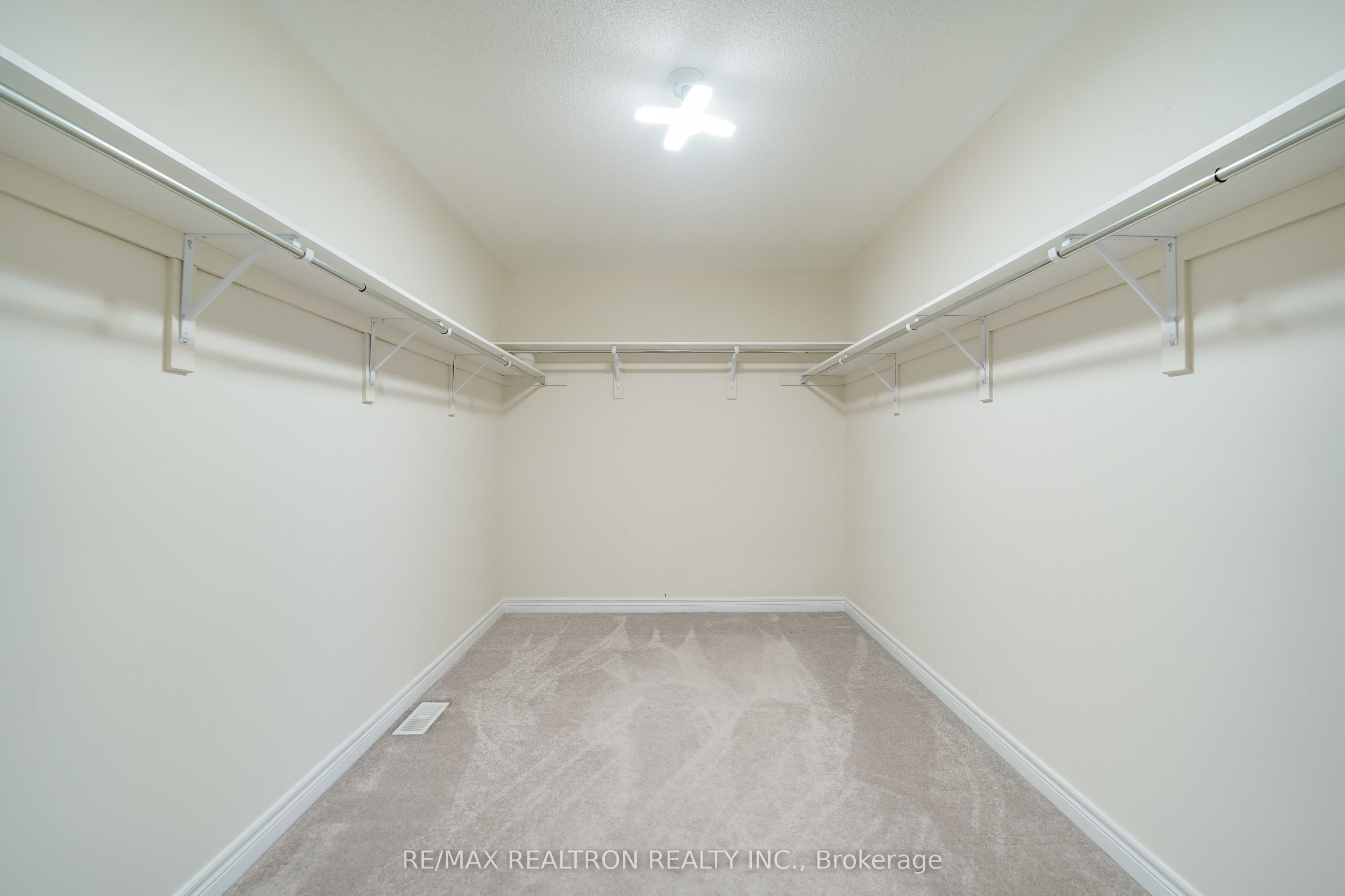 2431 Hibiscus Drive Property Photo 18