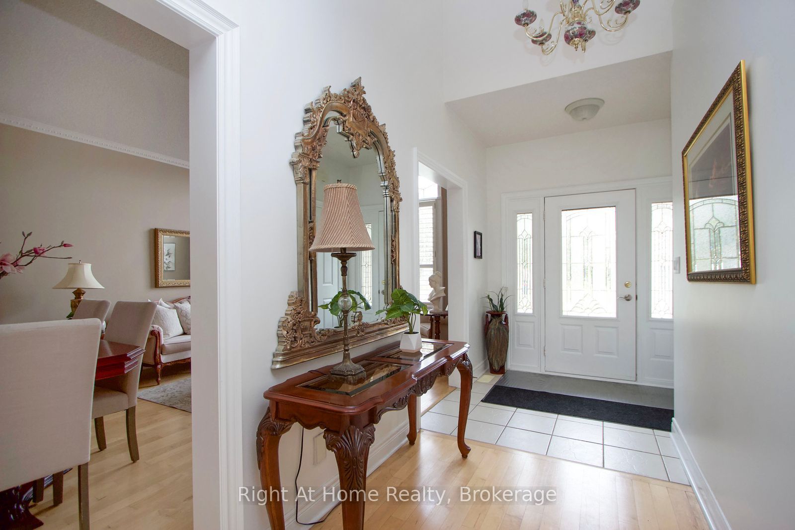 2096 Stornoway Street Property Photo 4