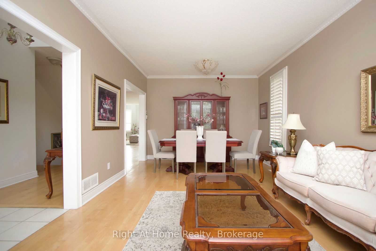 2096 Stornoway Street Property Photo 7