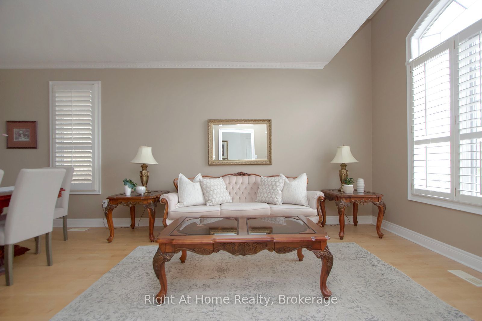 2096 Stornoway Street Property Photo 8