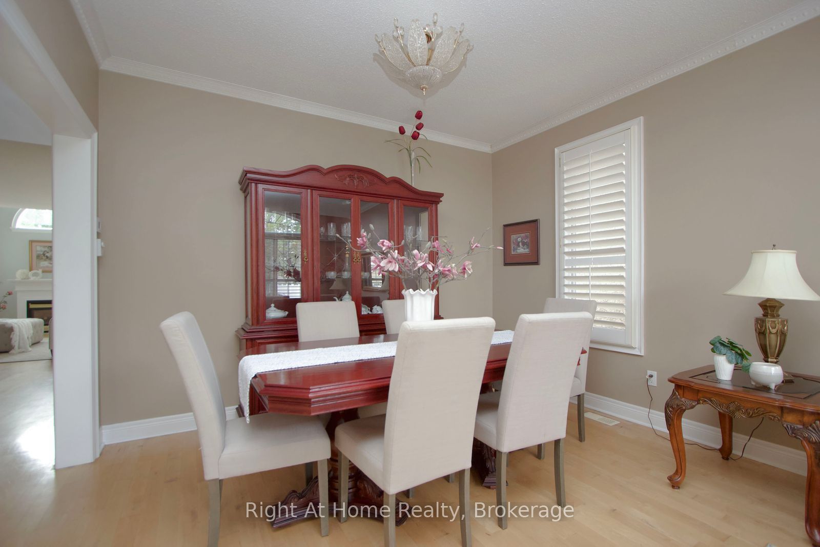 2096 Stornoway Street Property Photo 9