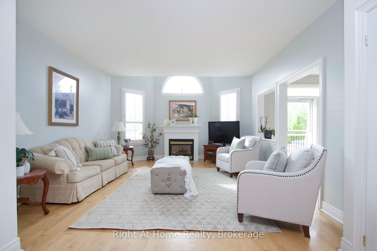 2096 Stornoway Street Property Photo 11