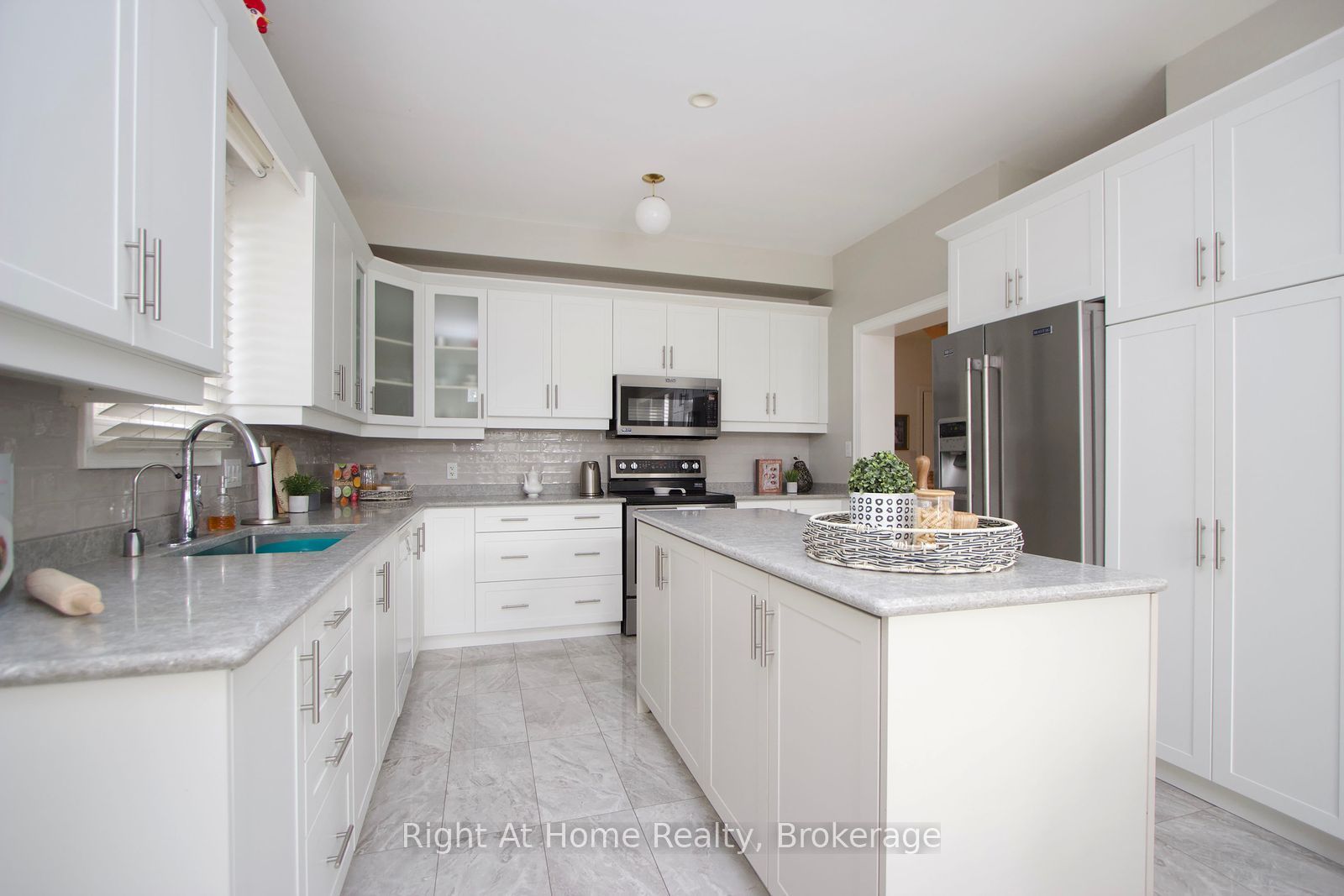 2096 Stornoway Street Property Photo 15